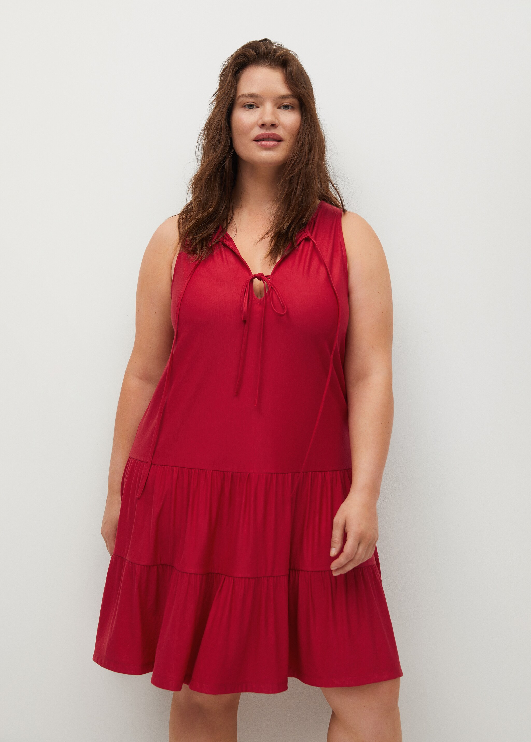 Vestido escote lazos - Plano medio