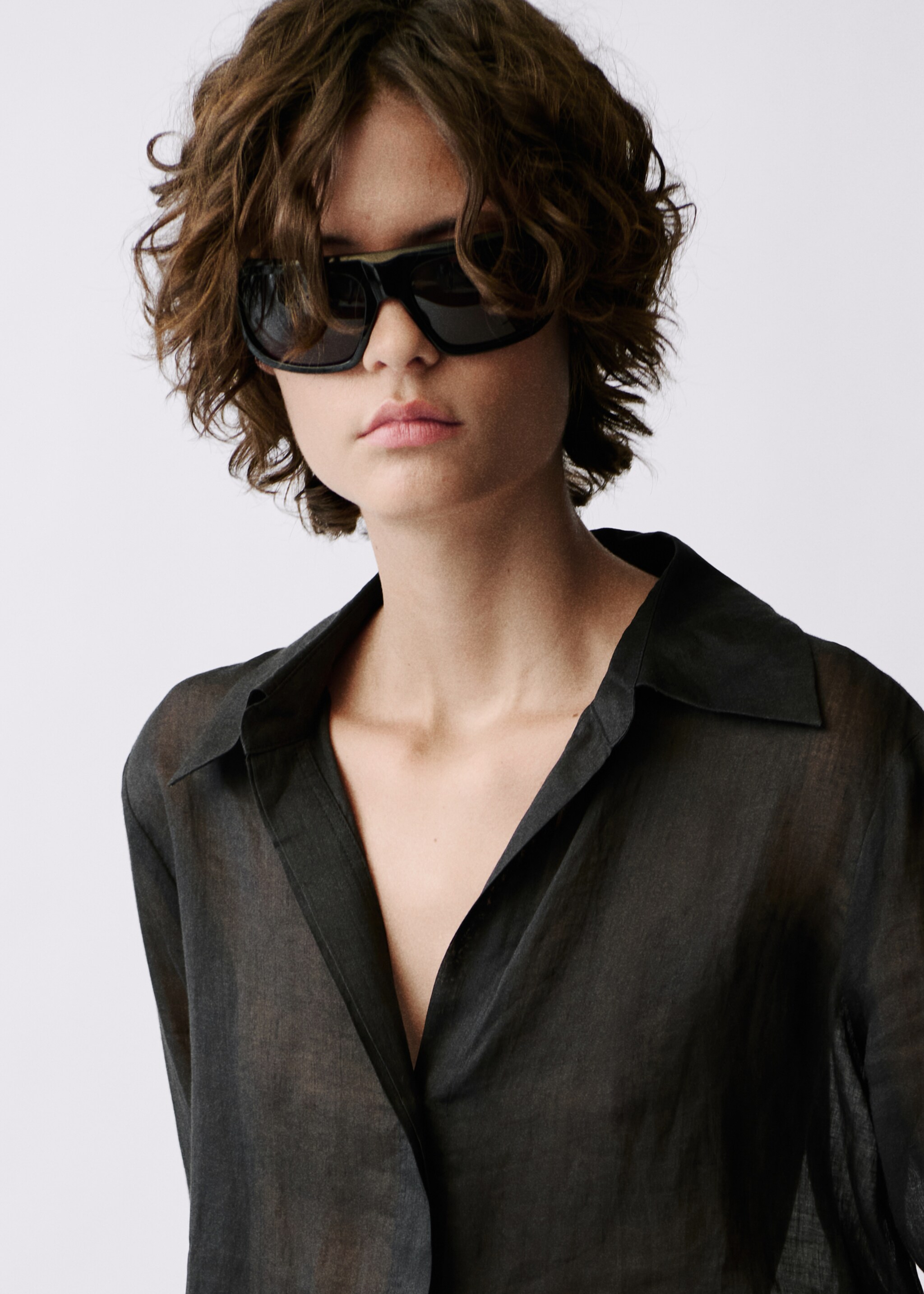 Ramie shirt with hidden buttons - Medium plane, Black. Ref: 87037167-00.