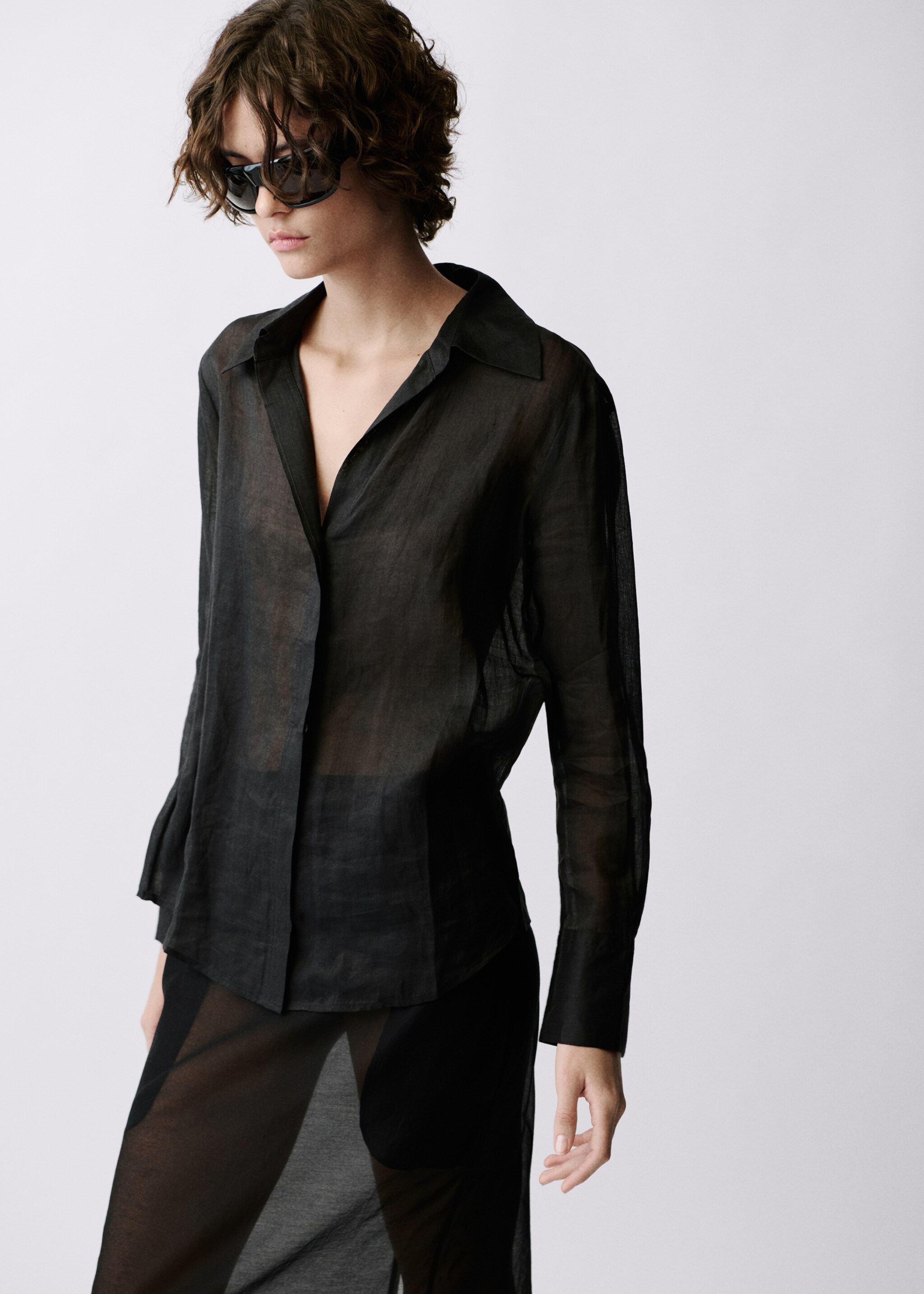 Ramie shirt with hidden buttons - Details of the article 2, Black. Ref: 87037167-00.