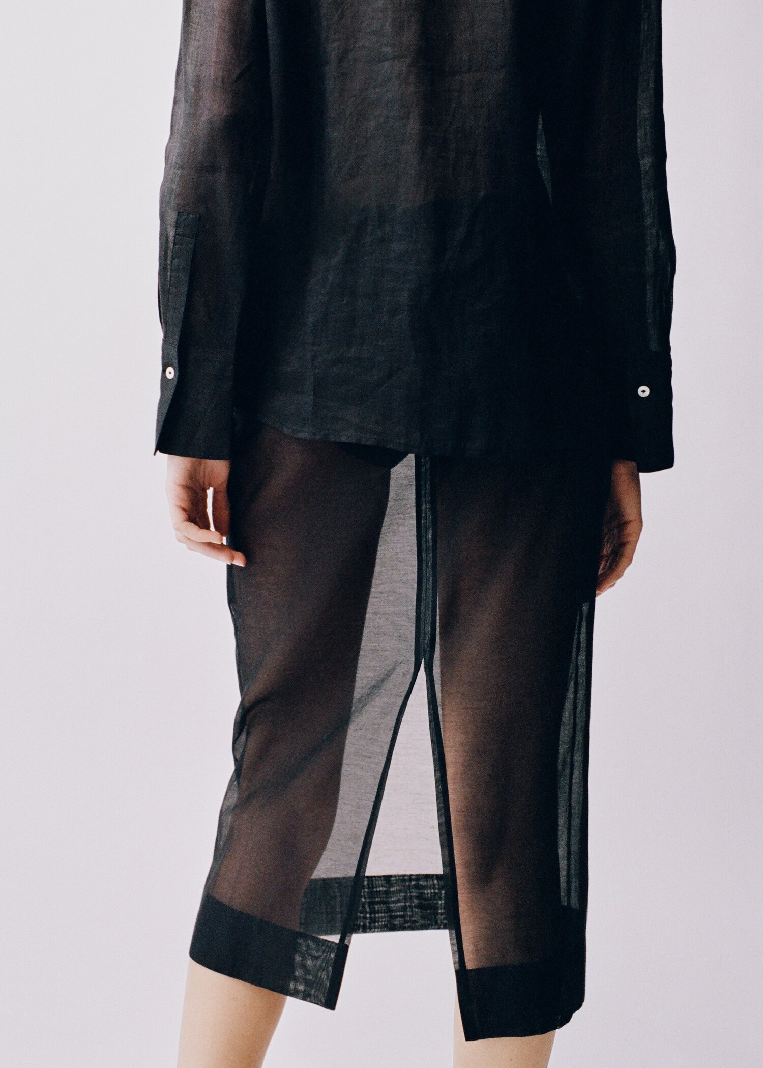 Ramie shirt with hidden buttons - Reverse of the article