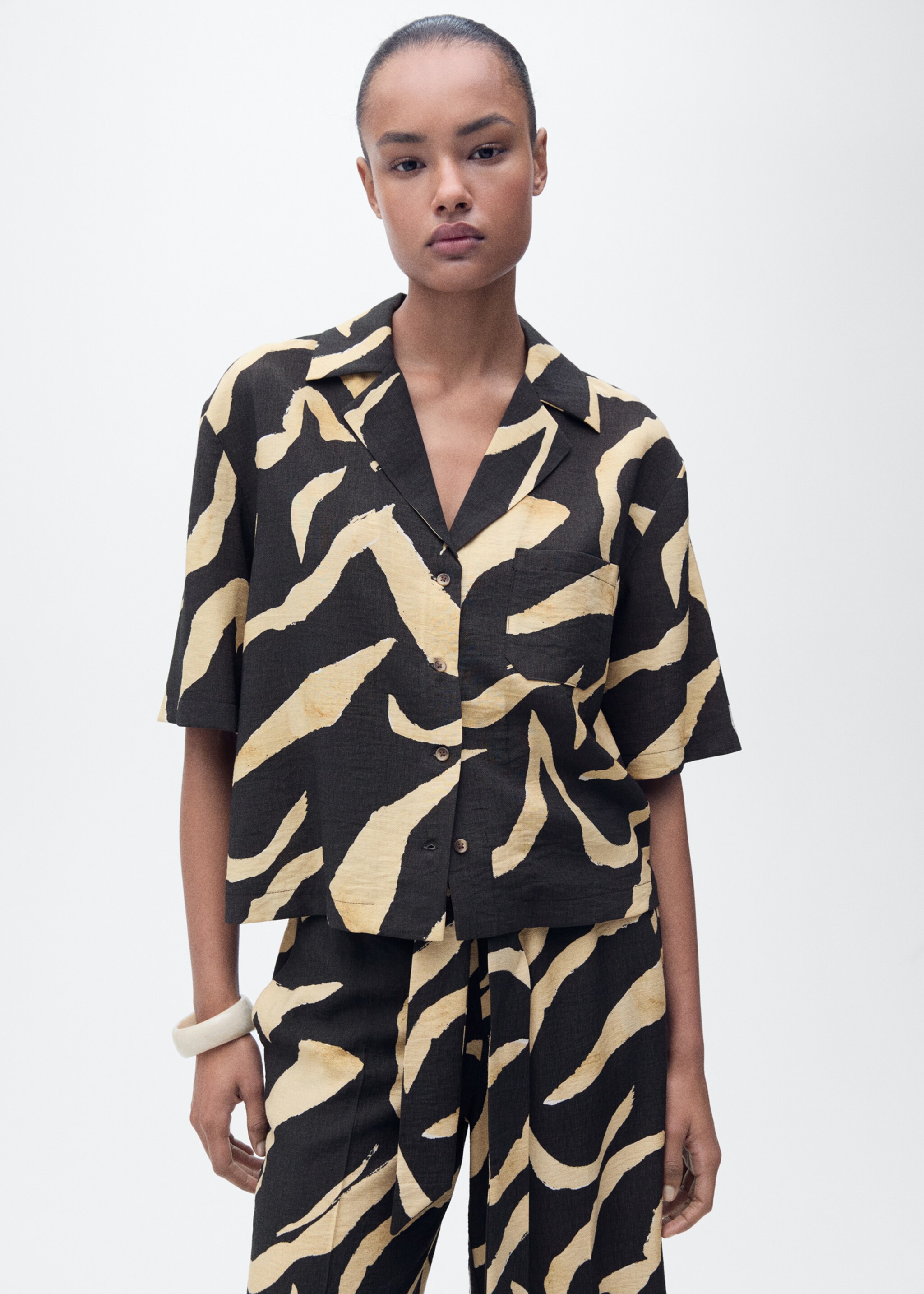 Printed short-sleeved shirt - Medium plane, Black. Ref: 87037176-00.
