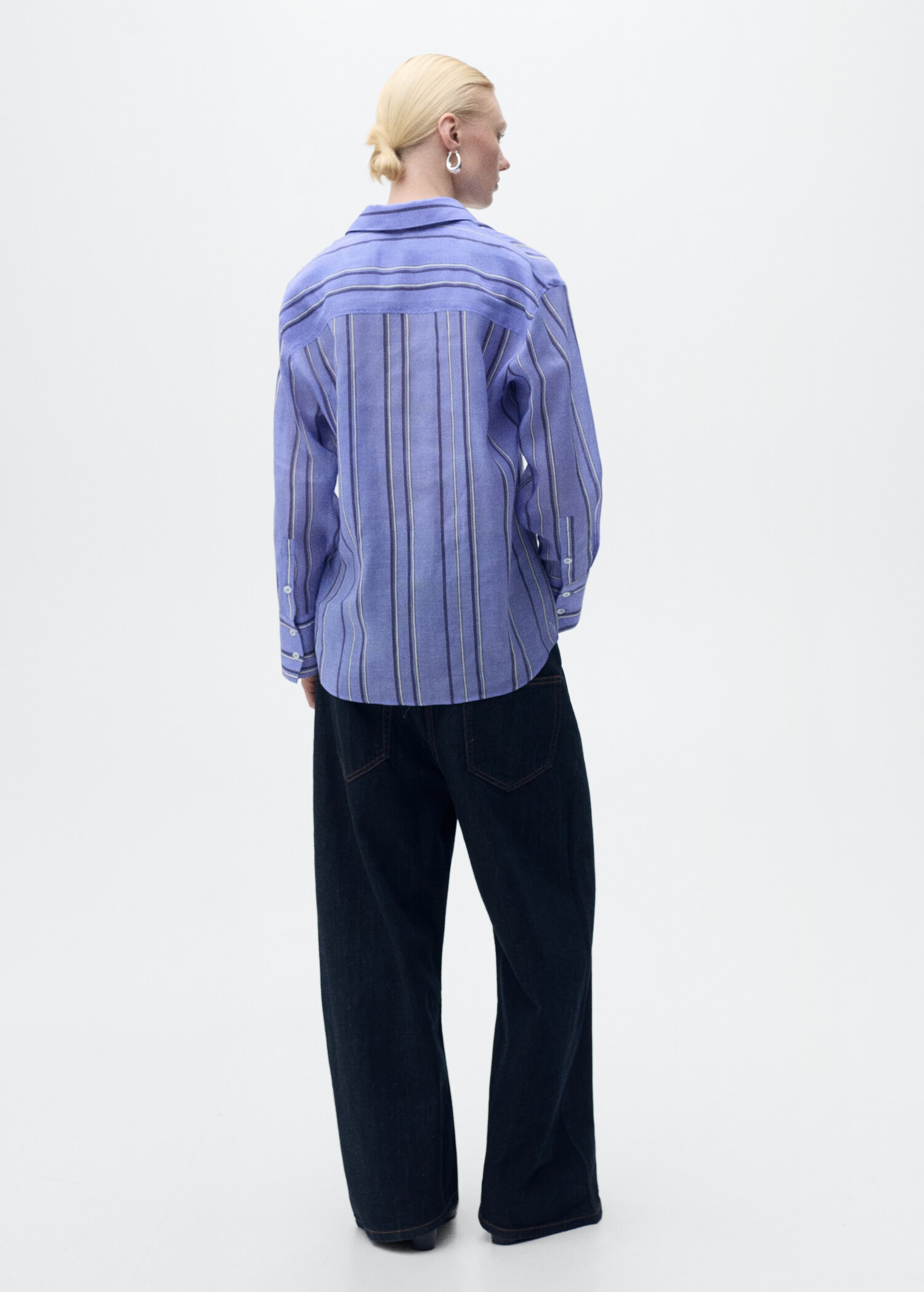 Striped shirt with multi-position closure - Reverse of the article