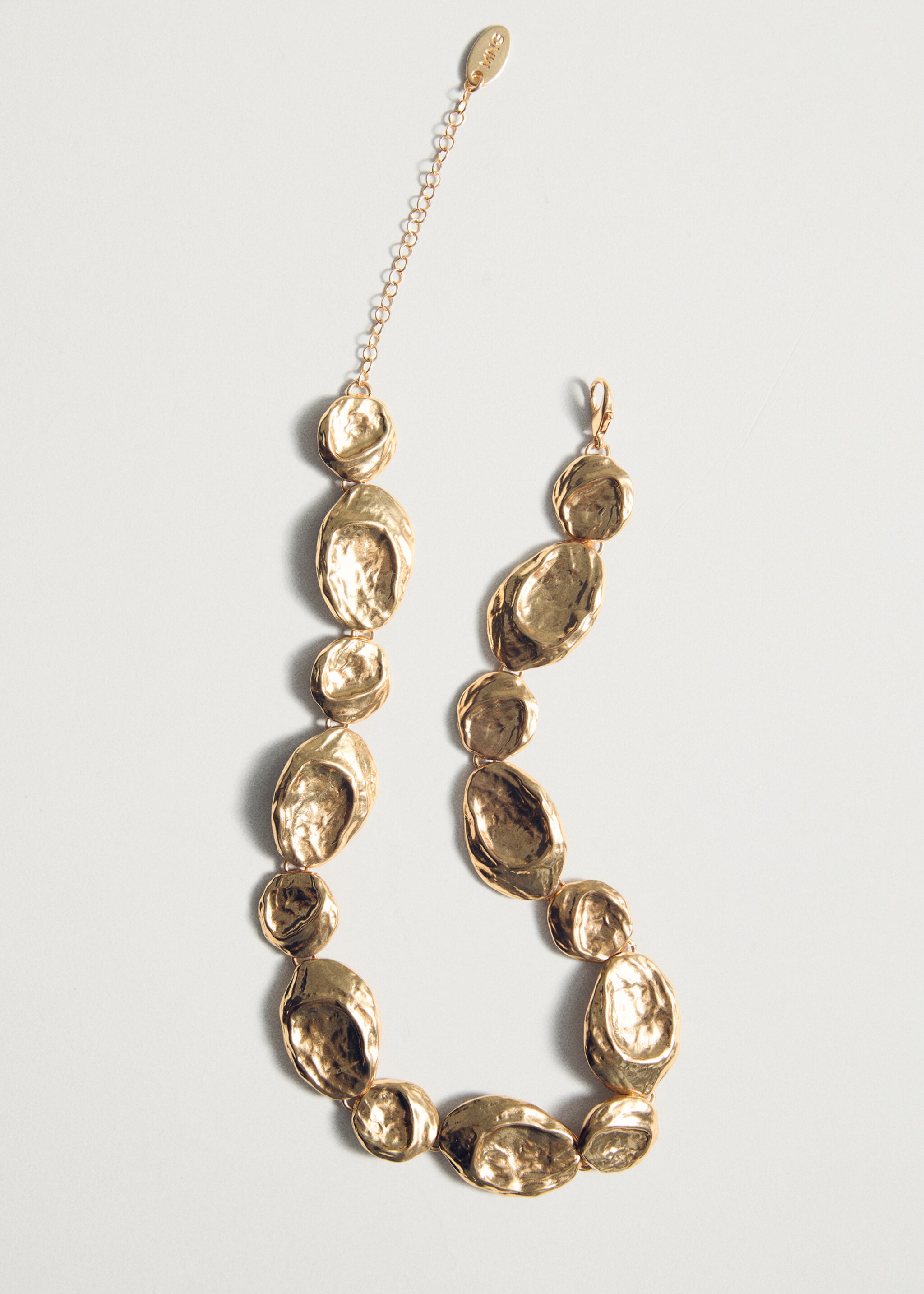 Textured coin necklace - Details of the article 5, Gold. Ref: 87037701-00.