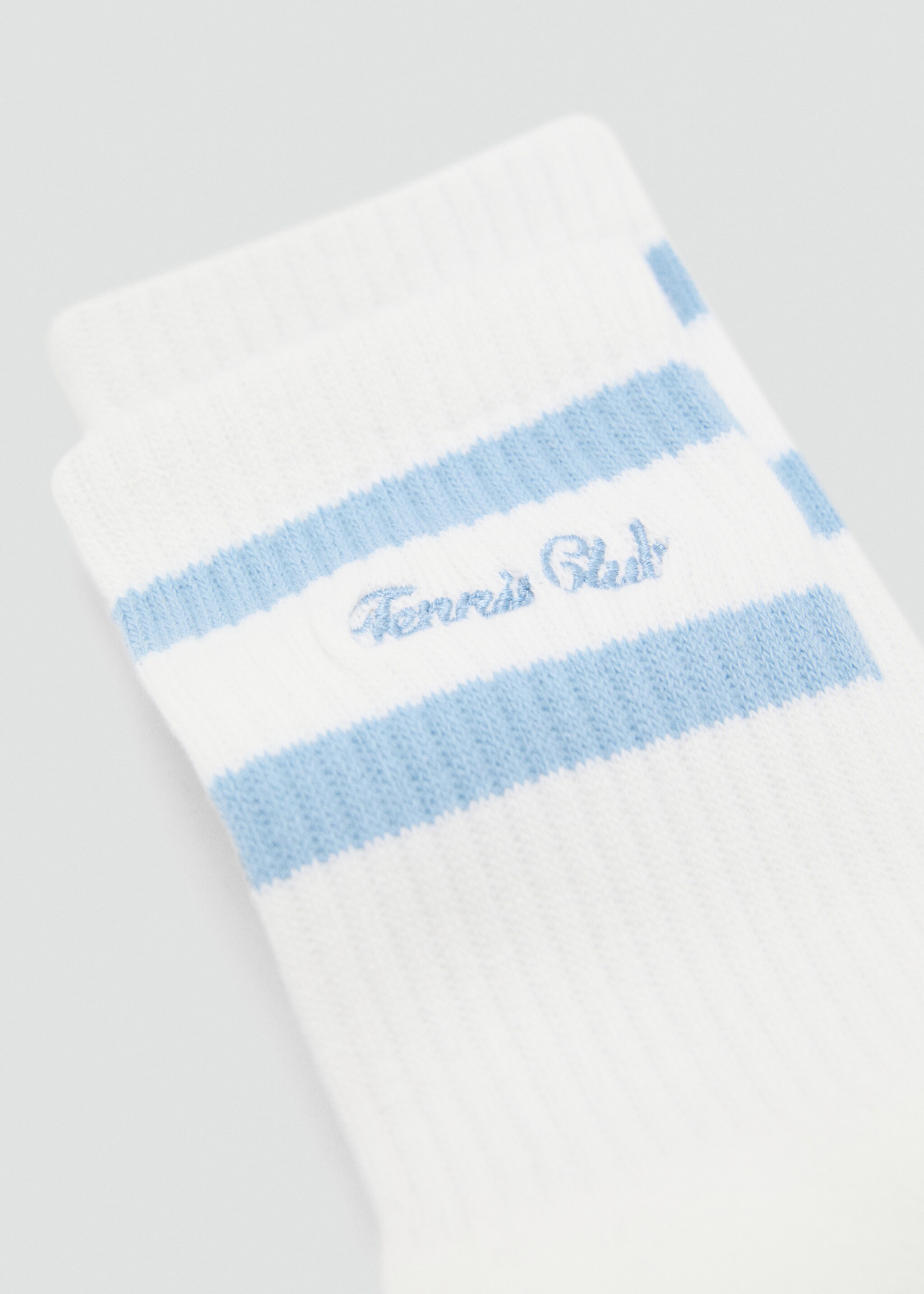 Chaussettes rayées avec message brodé - Plan moyen, Bleu ciel. Ref: 87037707-00.