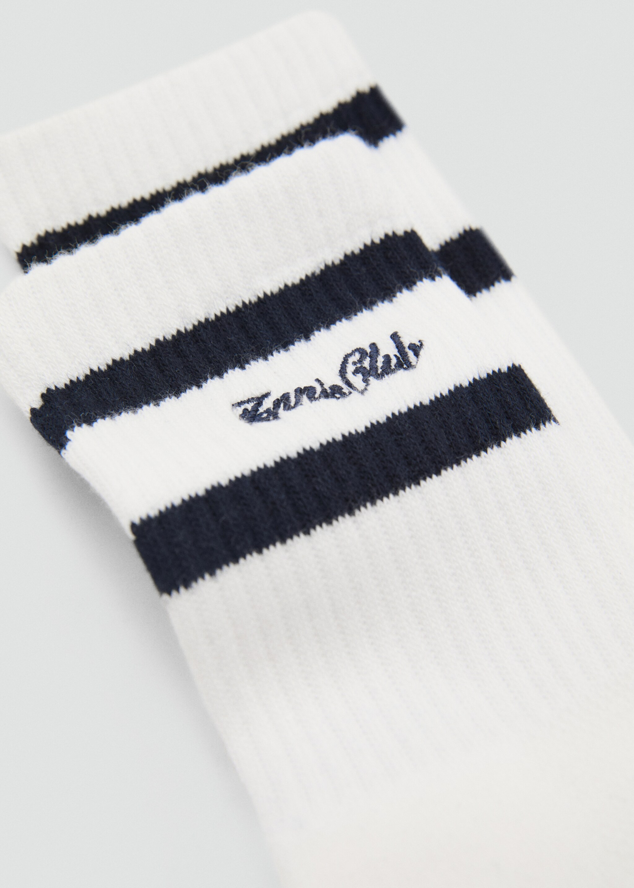 Chaussettes rayées avec message brodé - Plan moyen, Bleu marine. Ref: 87037707-00.