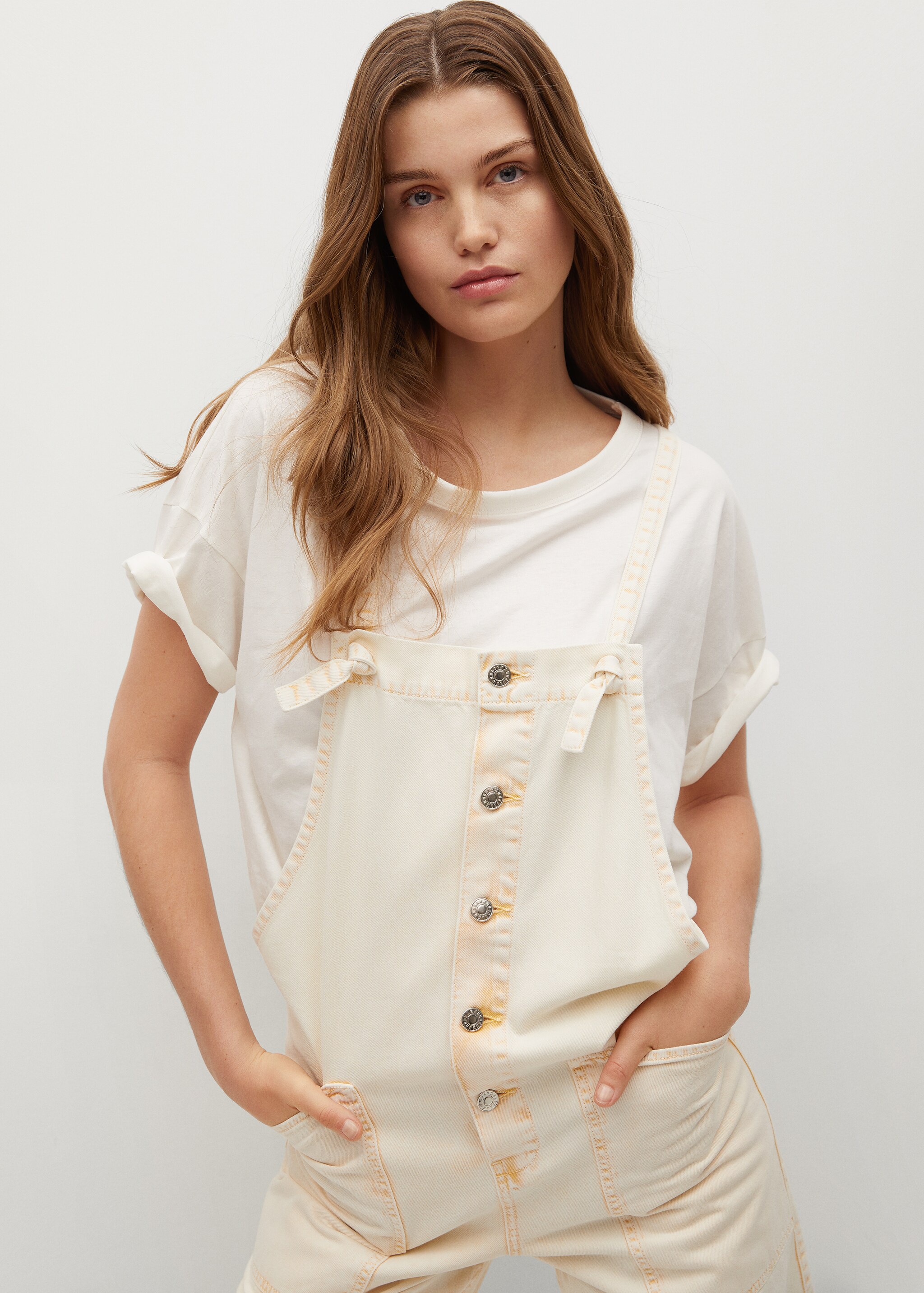 Peto denim bolsillos - Plano medio