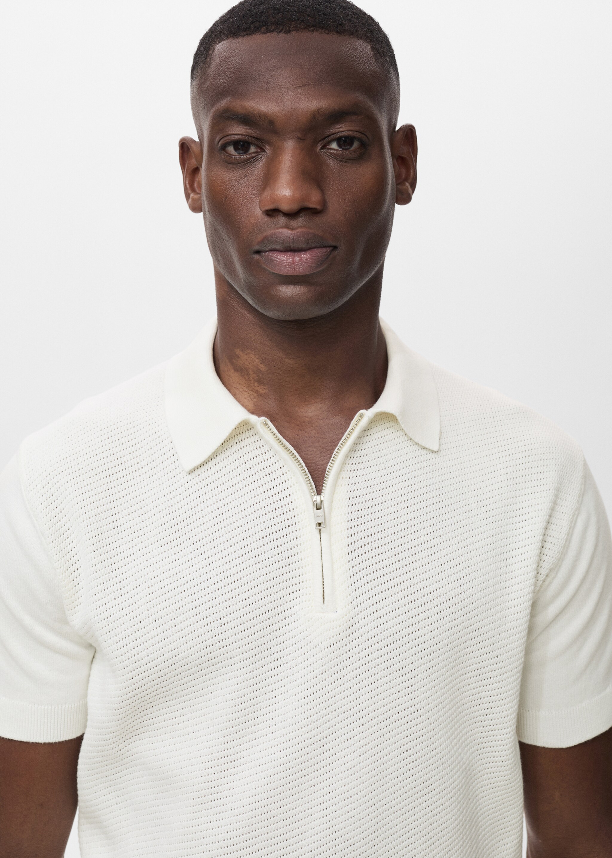 Openwork knitted polo shirt with zip - Details of the article 1, Ecru. Ref: 87037899-00.