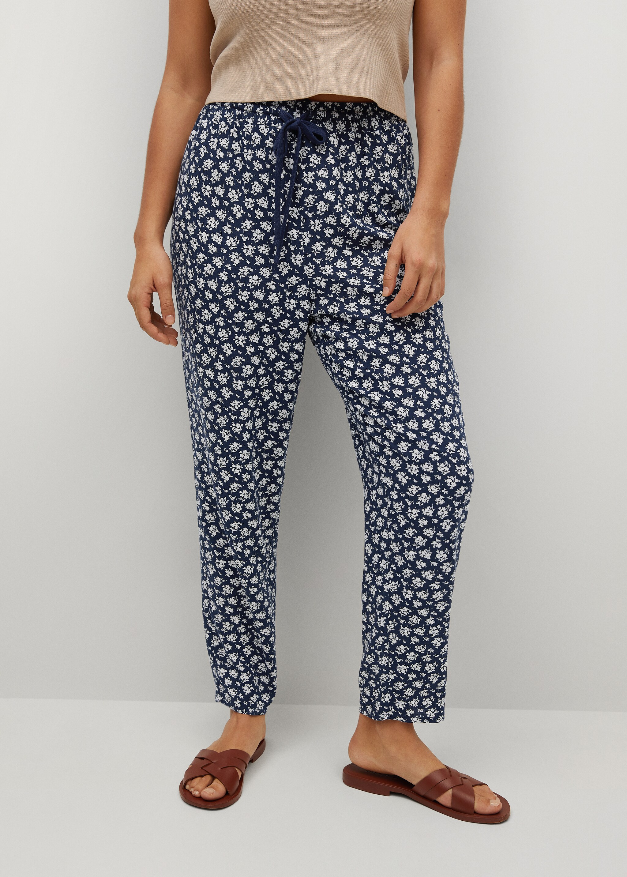 Pantalón fluido estampado - Plano medio
