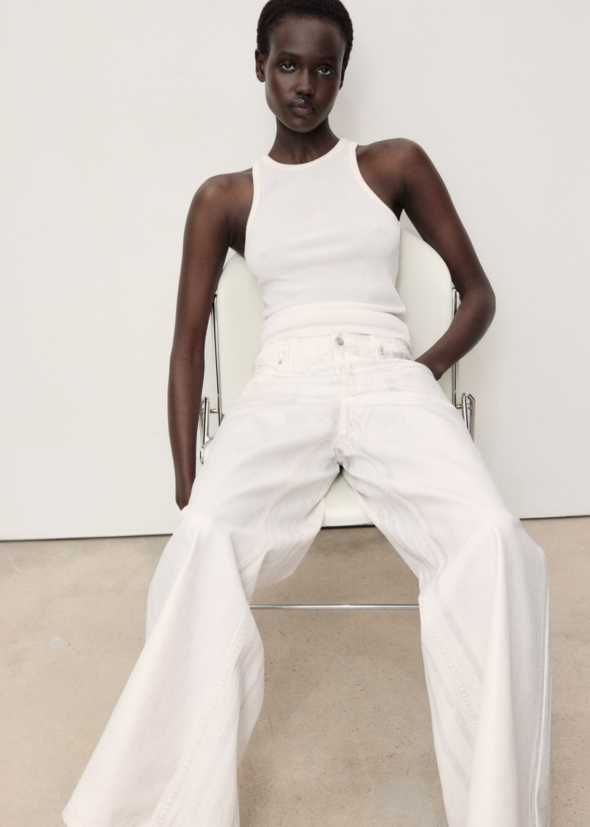 Metallic-finish wide leg jeans - Details of the article 2, Silver. Ref: 87039066-00.