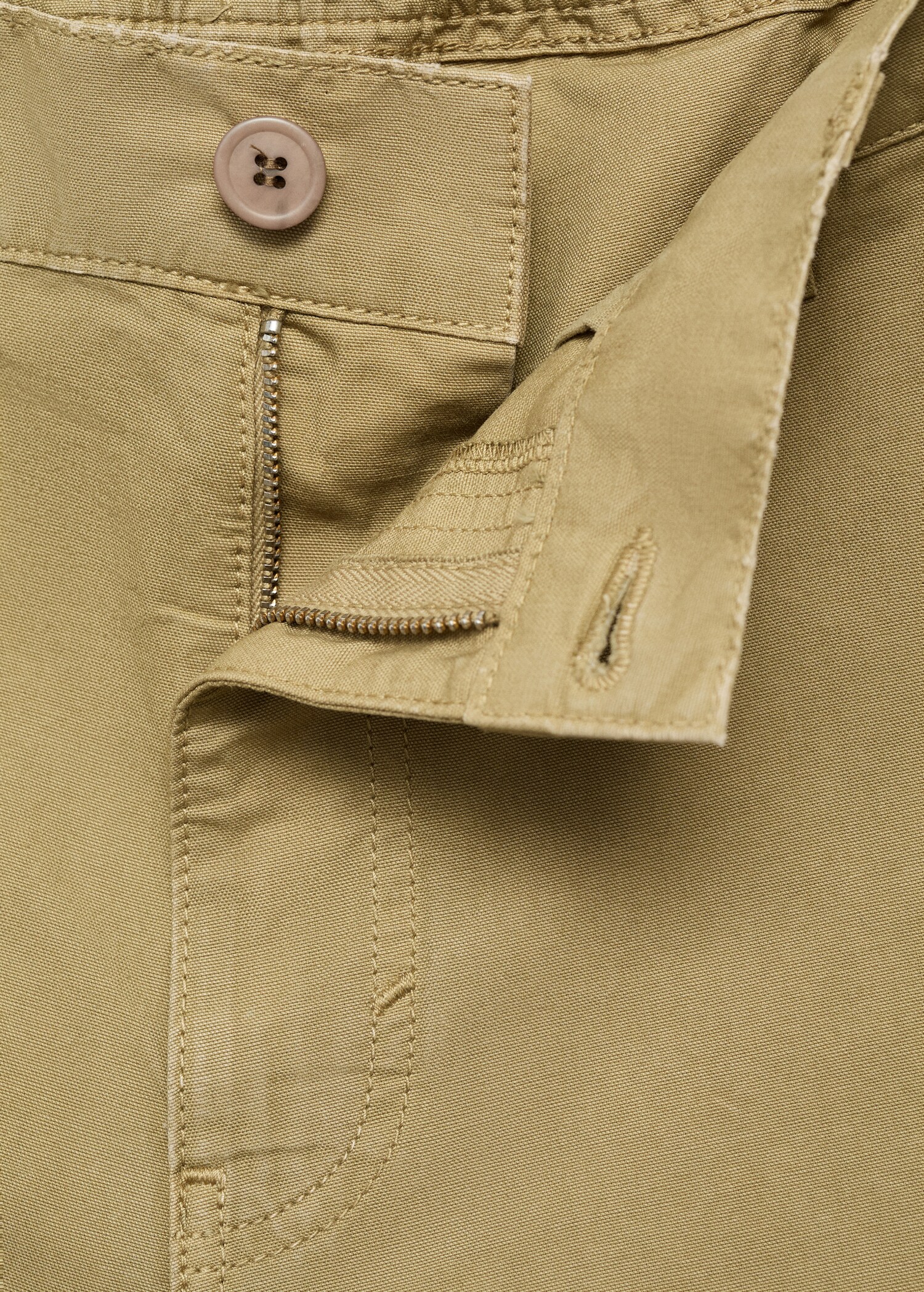 Cargo Bermuda shorts - Details of the article 0