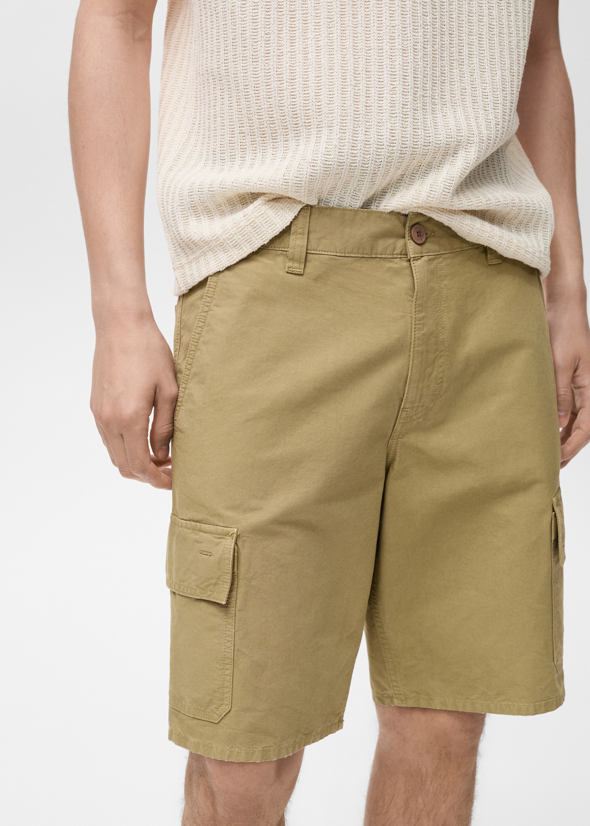 Cargo Bermuda shorts - Details of the article 1, Tobacco Brown. Ref: 87039205-00.