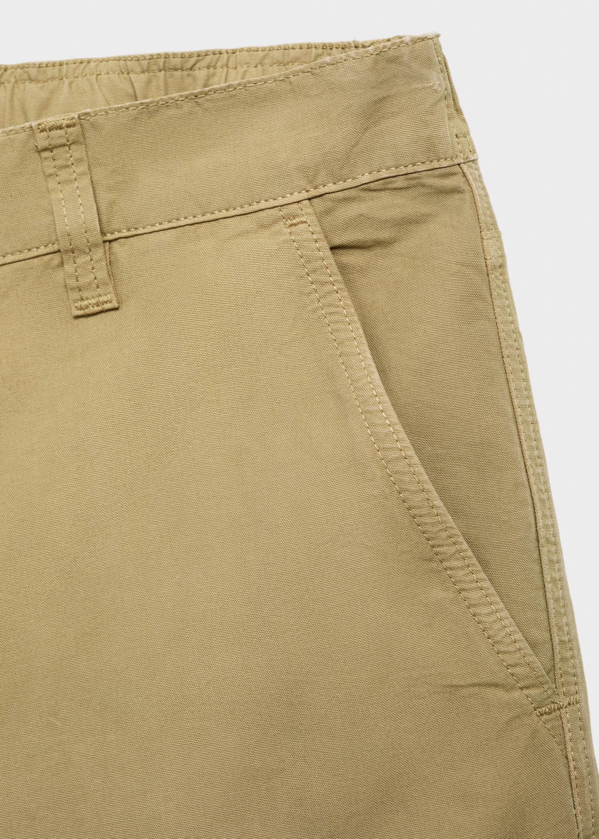 Cargo Bermuda shorts - Details of the article 8, Tobacco Brown. Ref: 87039205-00.