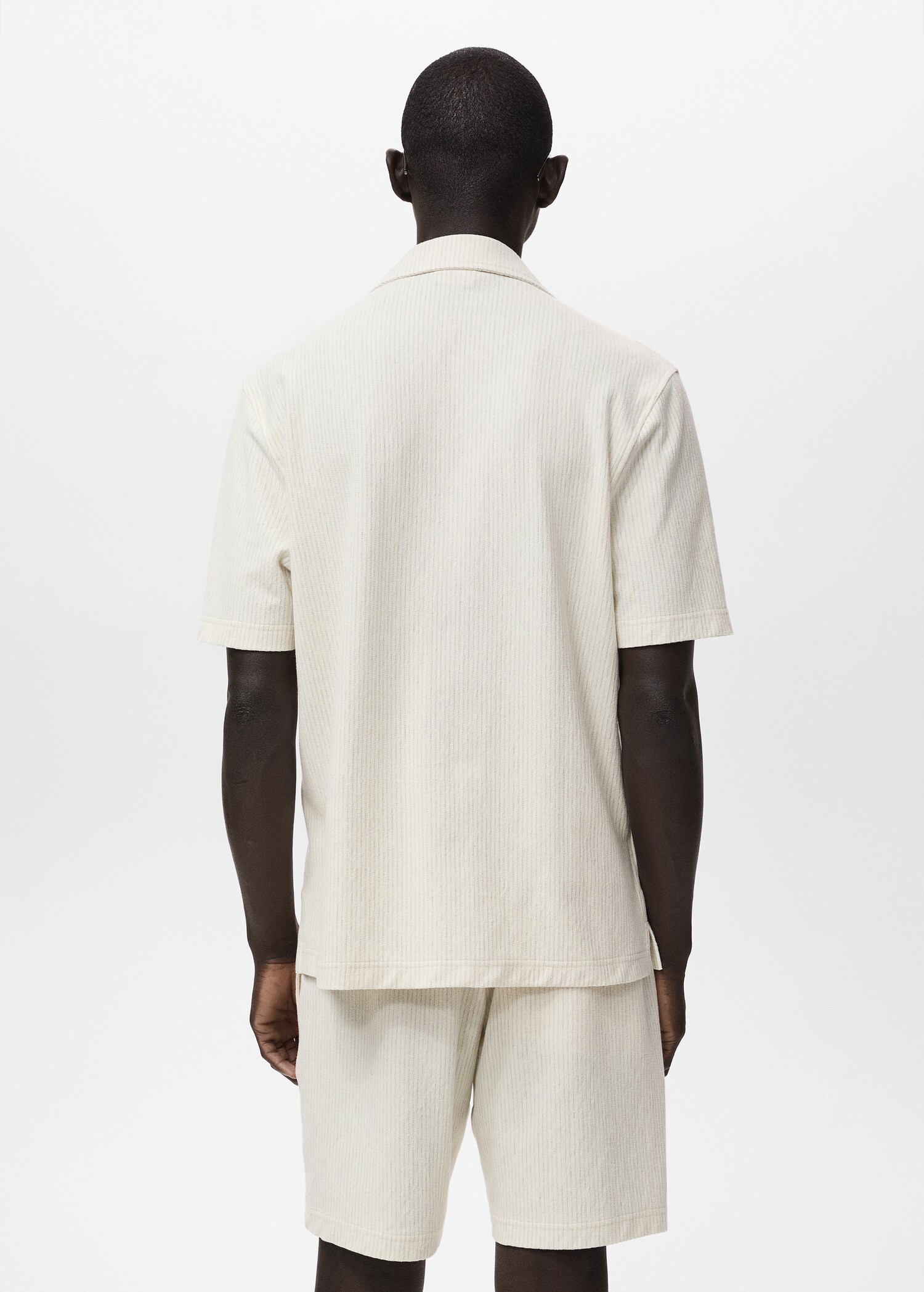 Gestreiftes Baumwollhemd - Rückseite des Artikels