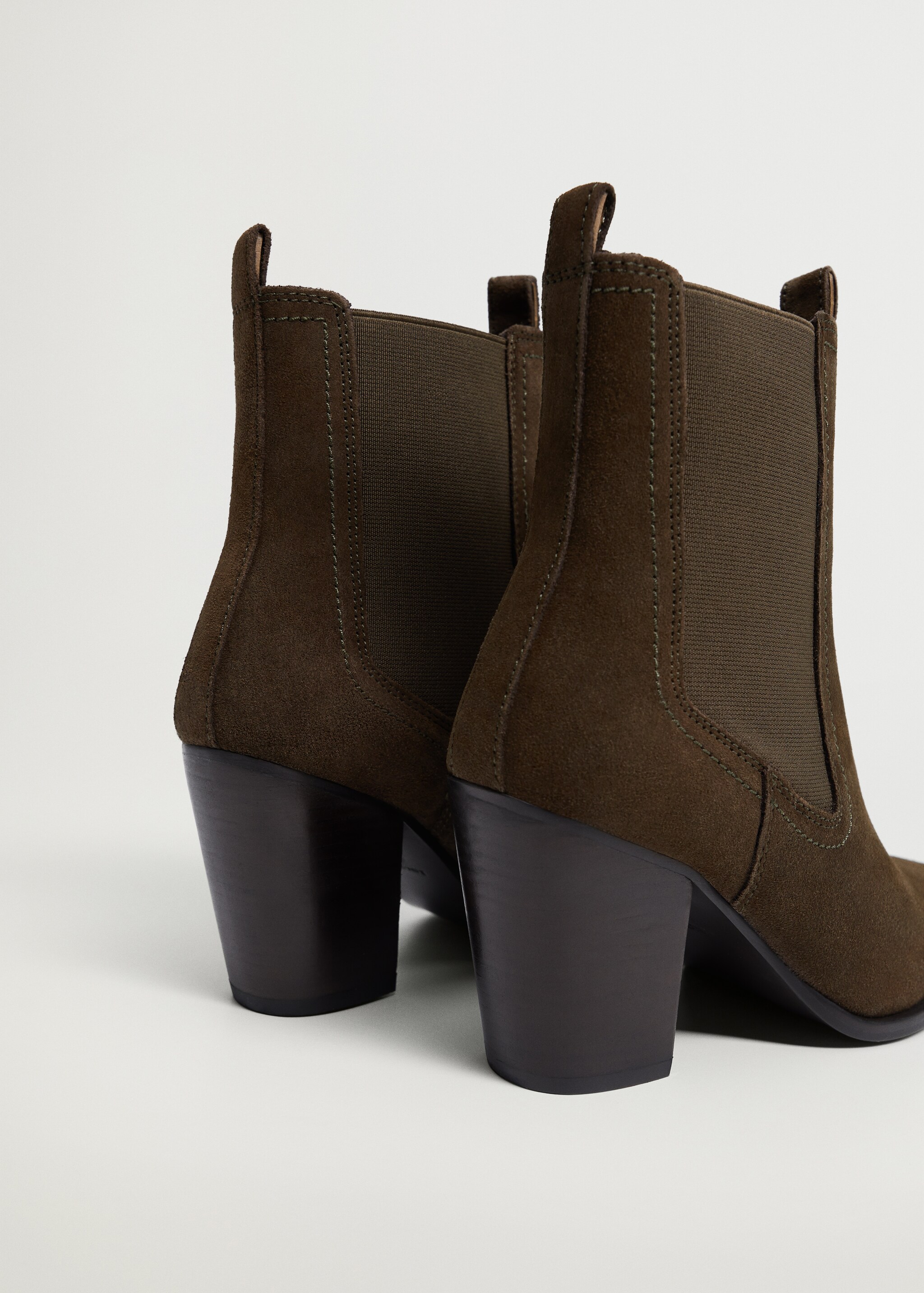 Heeled leather ankle boot - Details of the article 2