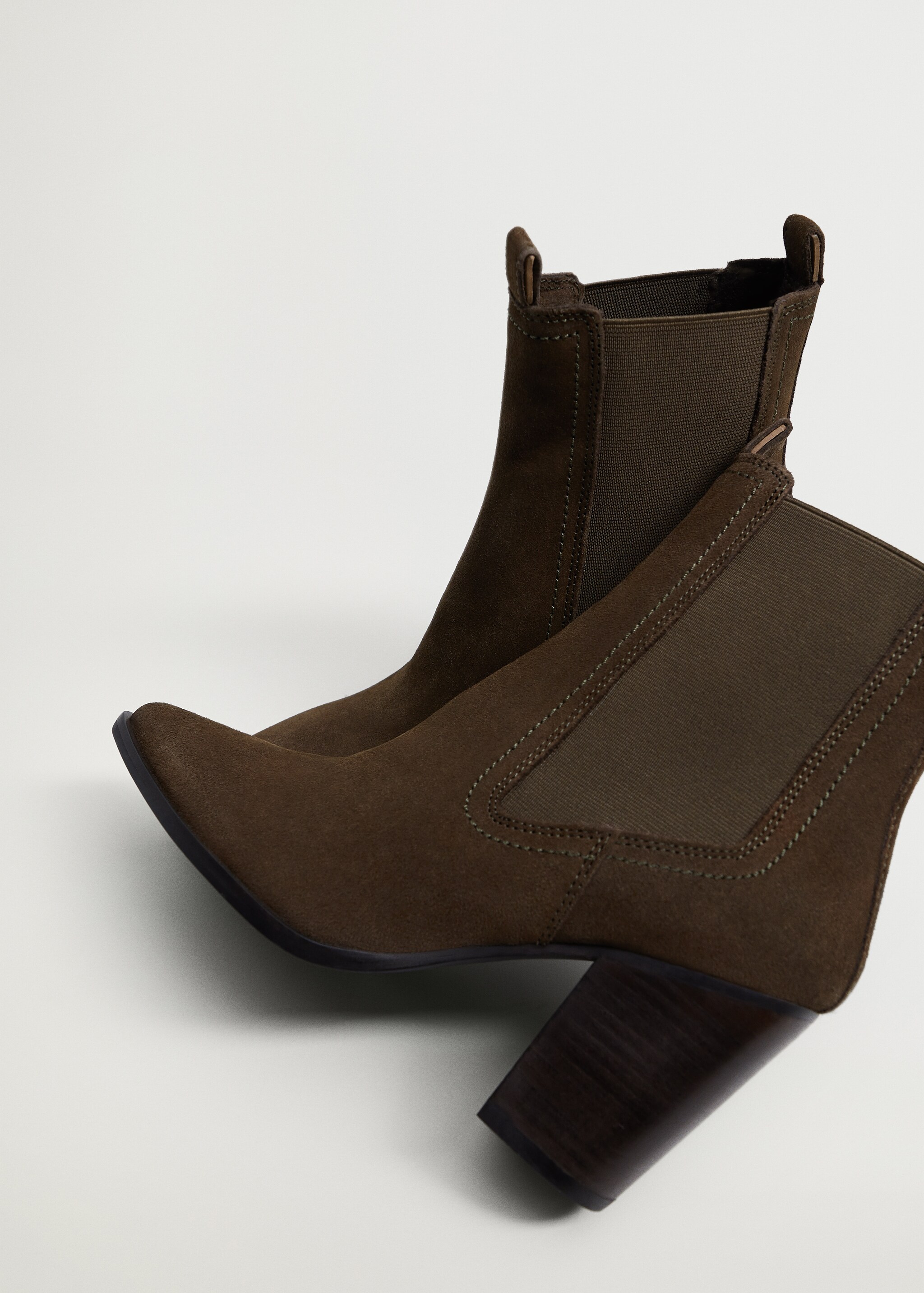 Heeled leather ankle boot - Details of the article 4