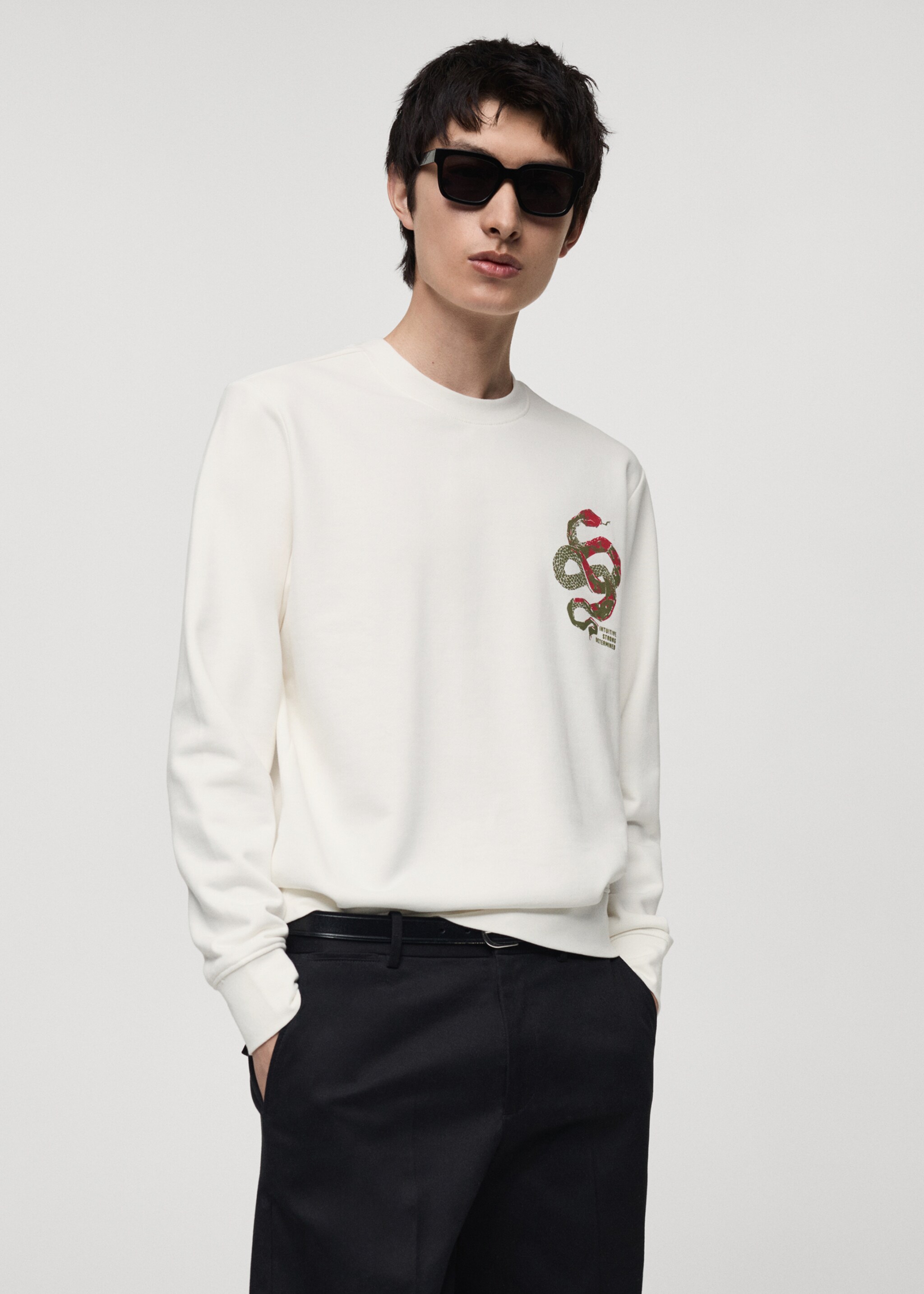 Sweatshirt aus 100 % Baumwolle mit Grafik-Print auf Brusthöhe - Mittlere Ansicht, Cremeweiß. Ref: 87040251-00.