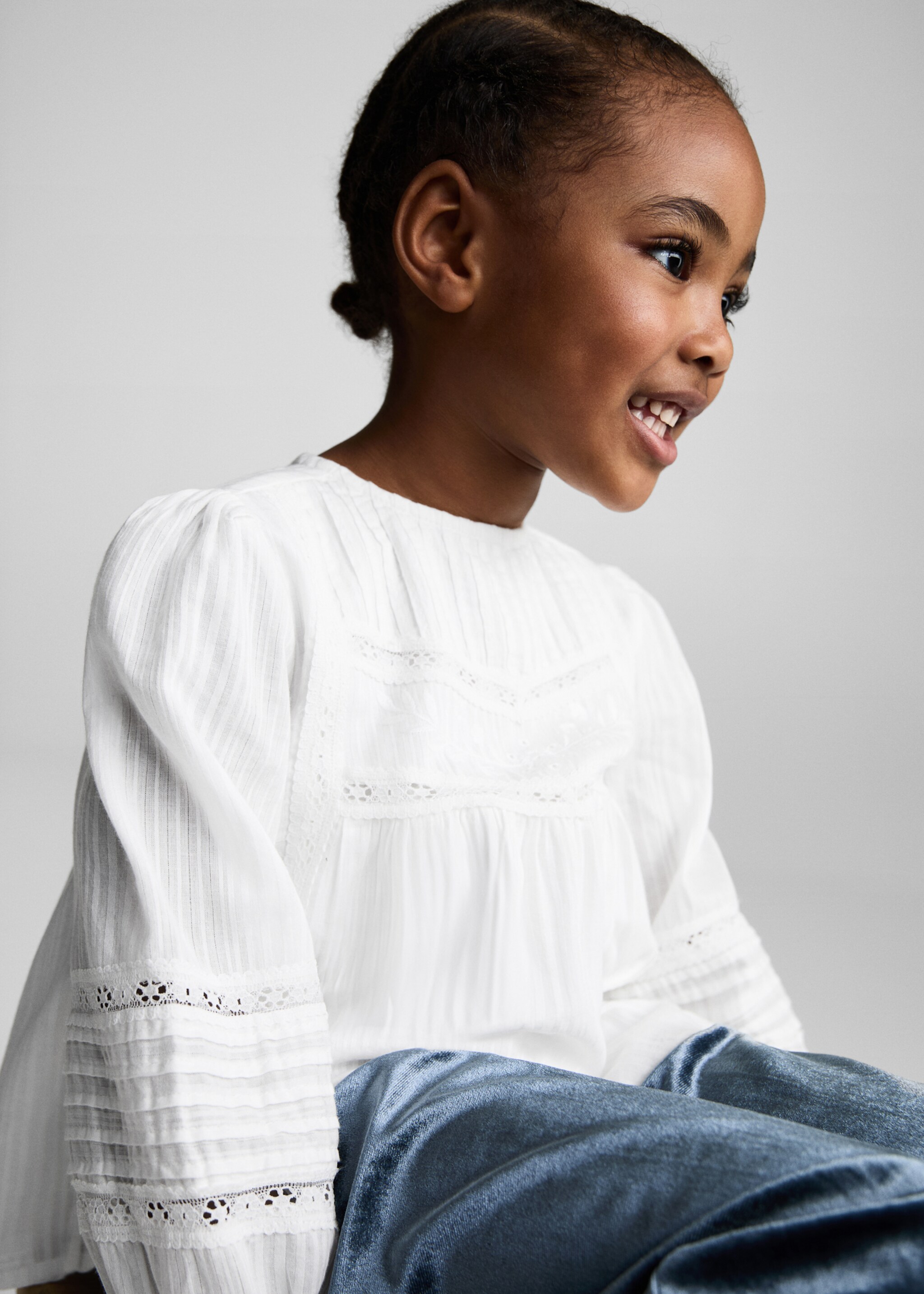 Embroidered cotton blouse - Details of the article 1, White. Ref: 87040255-00.