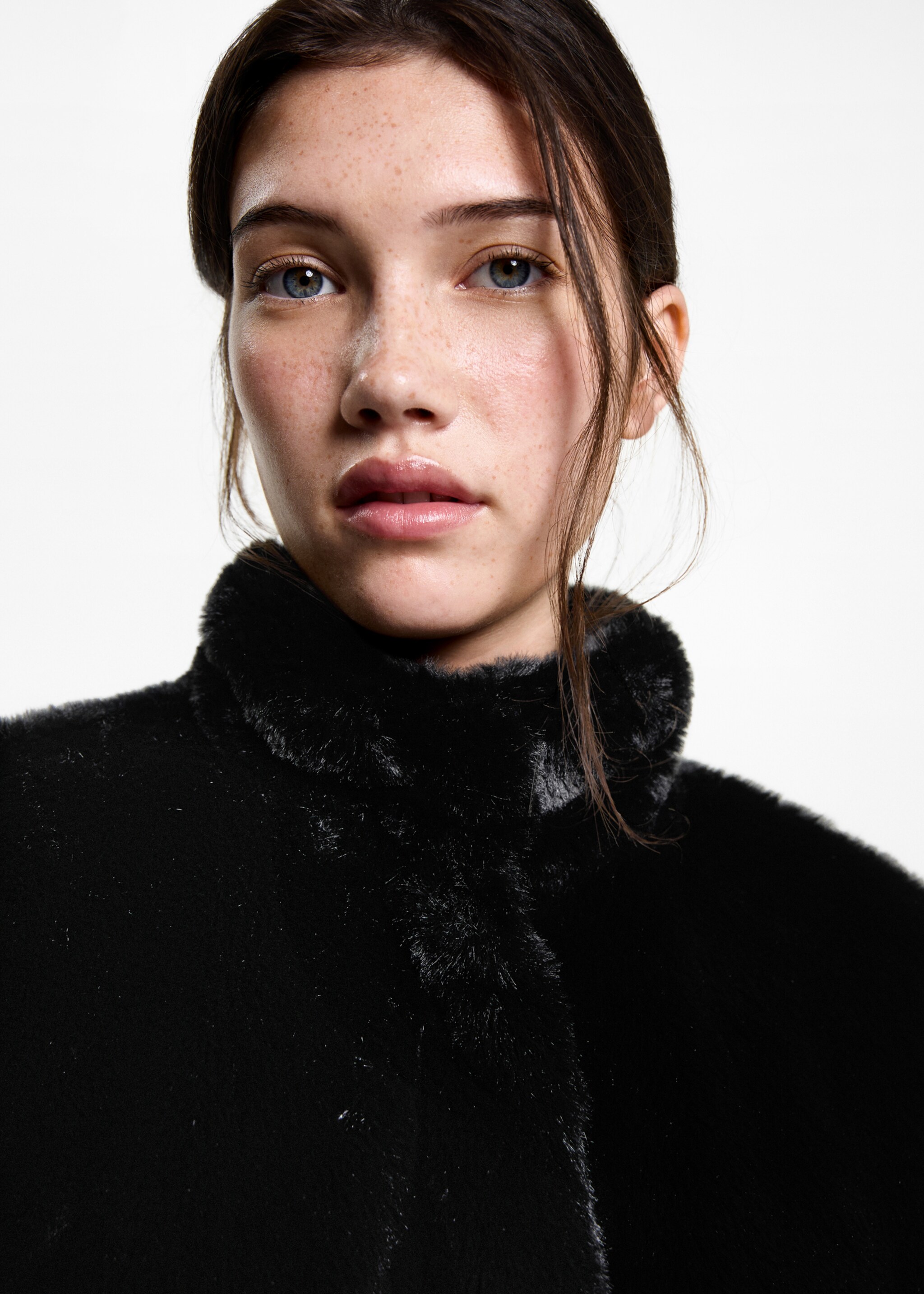 Abrigo pelo cremallera - Detalle del artículo 1, Negro. Ref: 87040259-00.