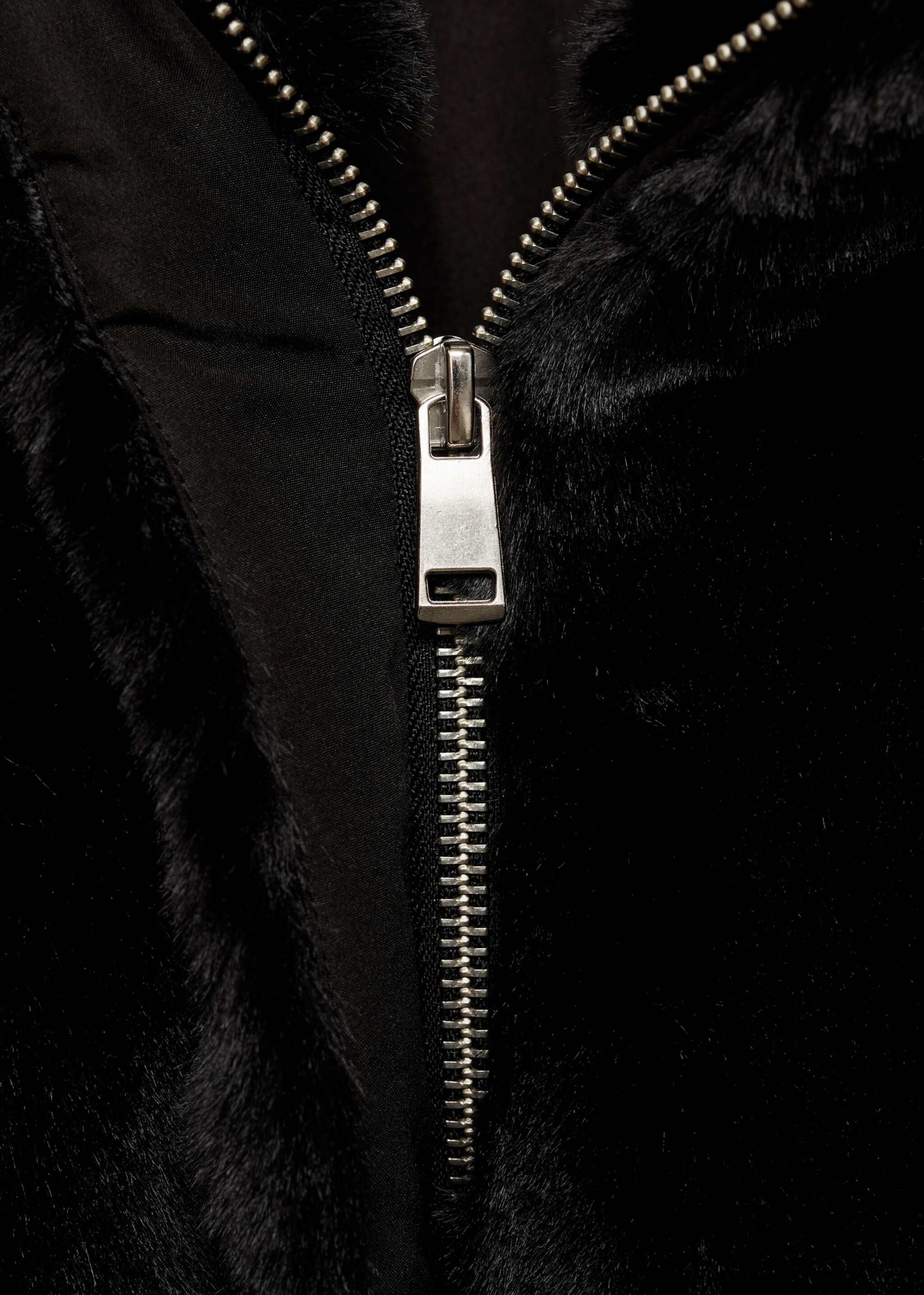 Abrigo pelo cremallera - Detalle del artículo 8, Negro. Ref: 87040259-00.