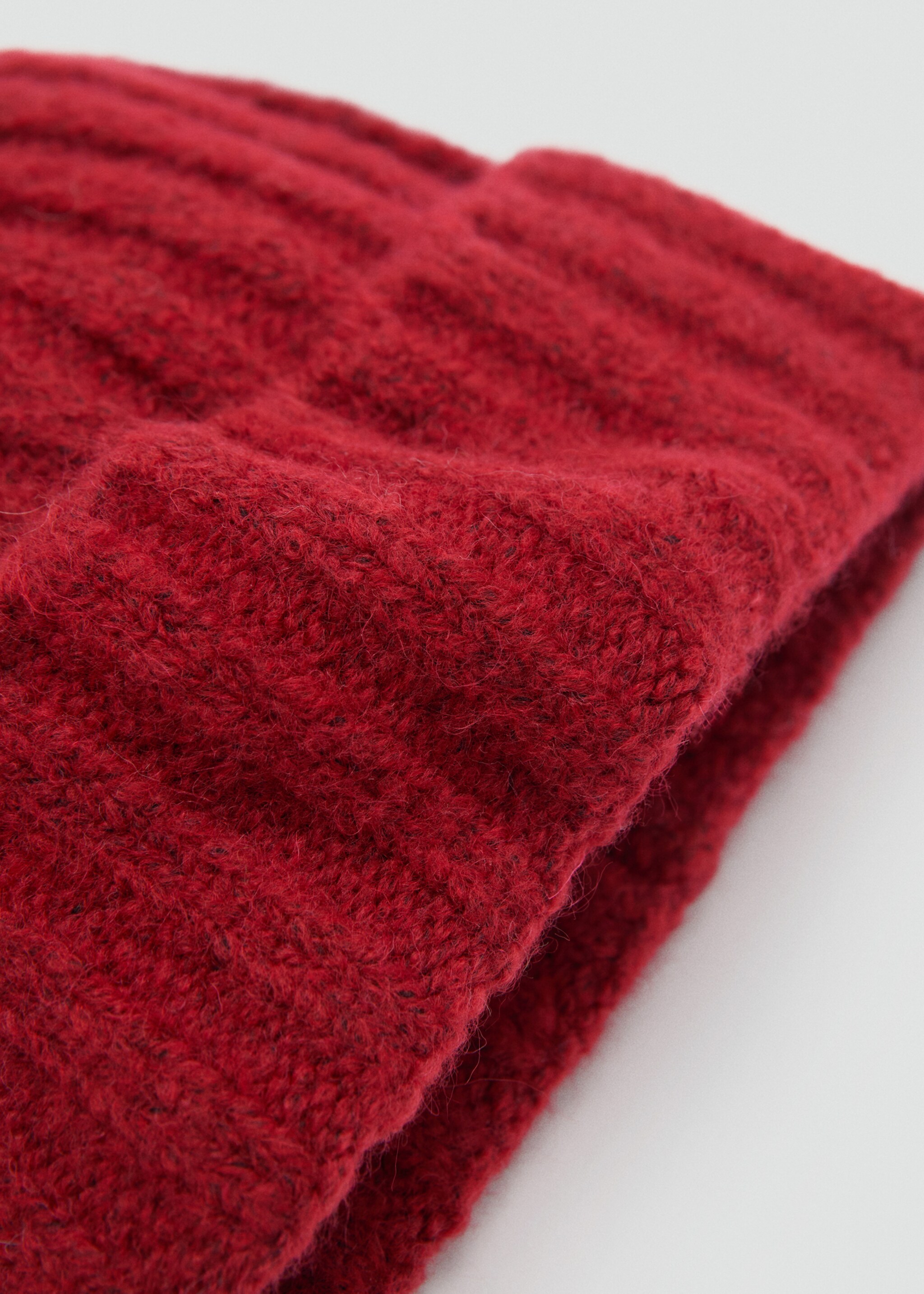 Ribbed knit beanie - Medium plane, Red. Ref: 87040277-00.