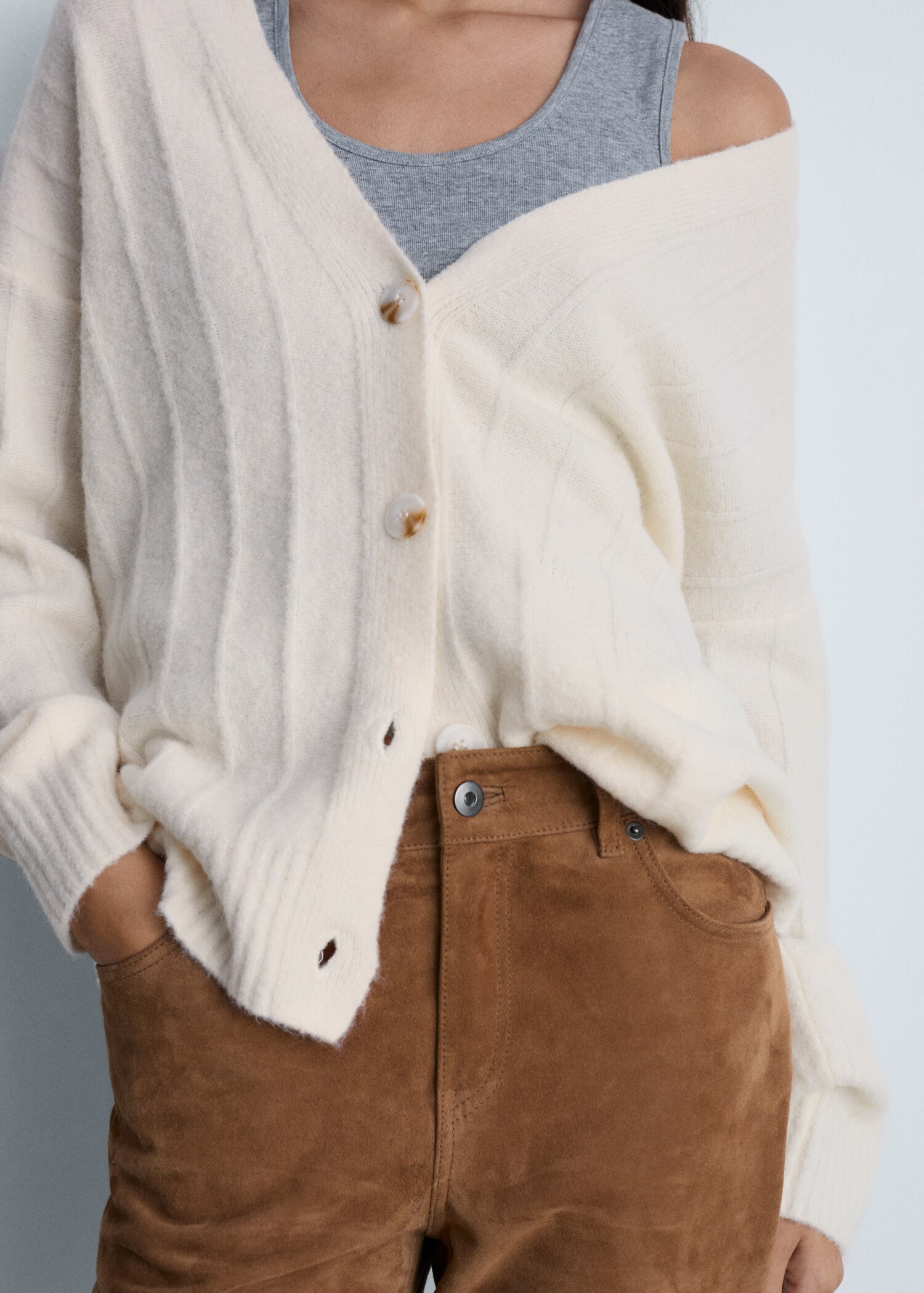 Buttoned long cardigan - Details of the article 1