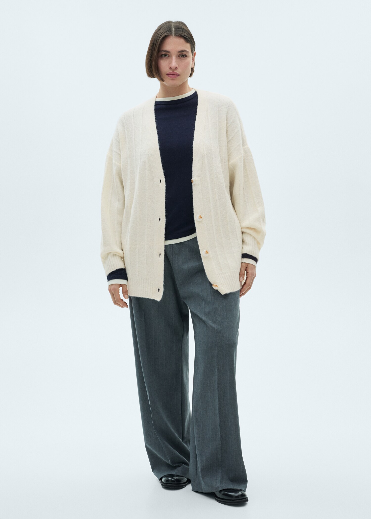 Buttoned long cardigan - Details of the article 3