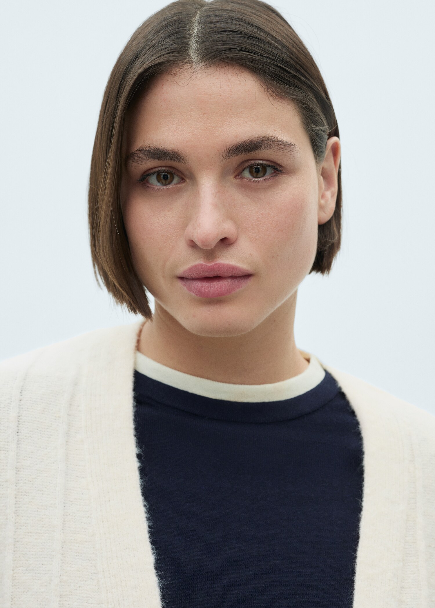 Buttoned long cardigan - Details of the article 4