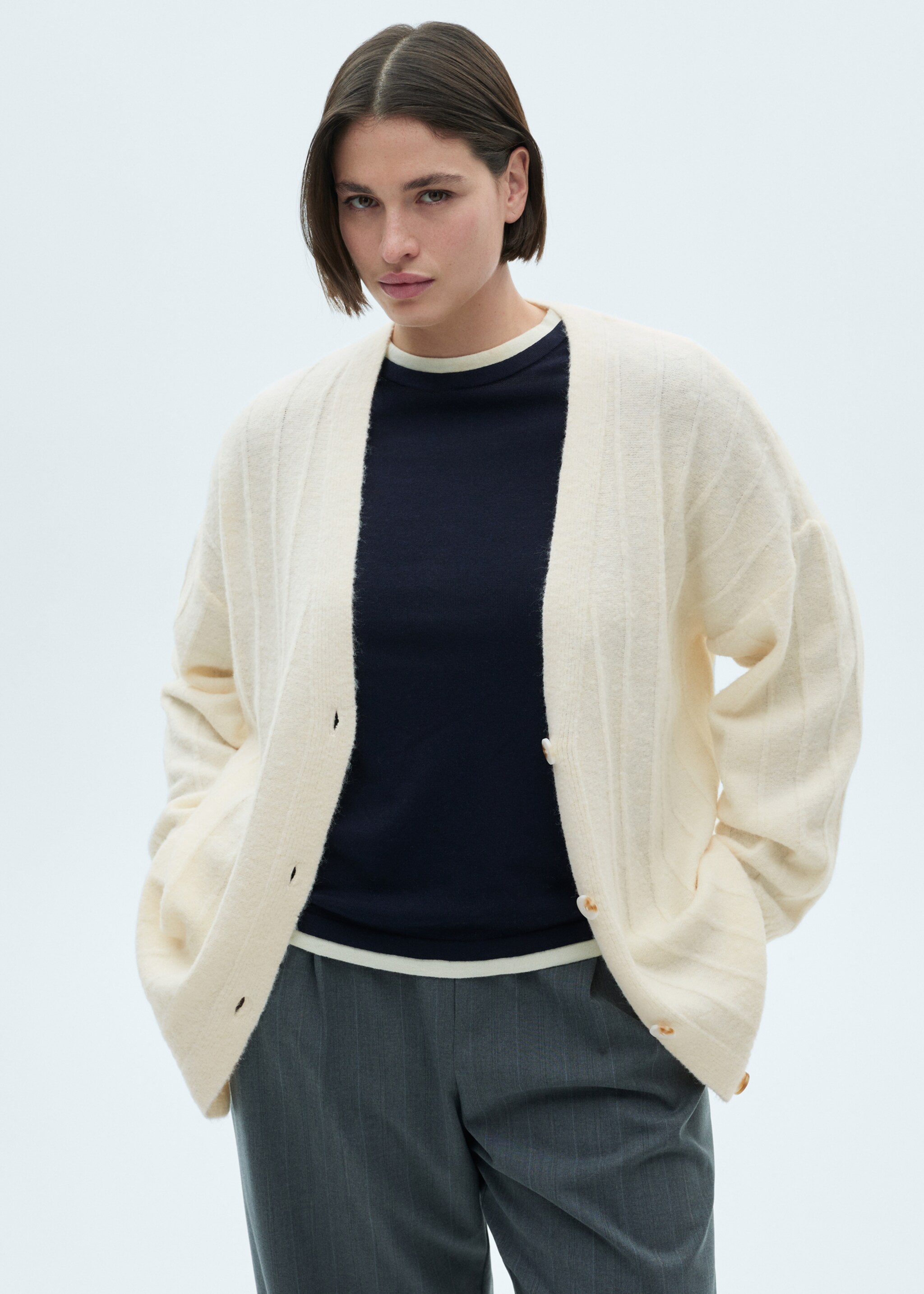 Buttoned long cardigan - Details of the article 5, Ecru. Ref: 87040282-00.