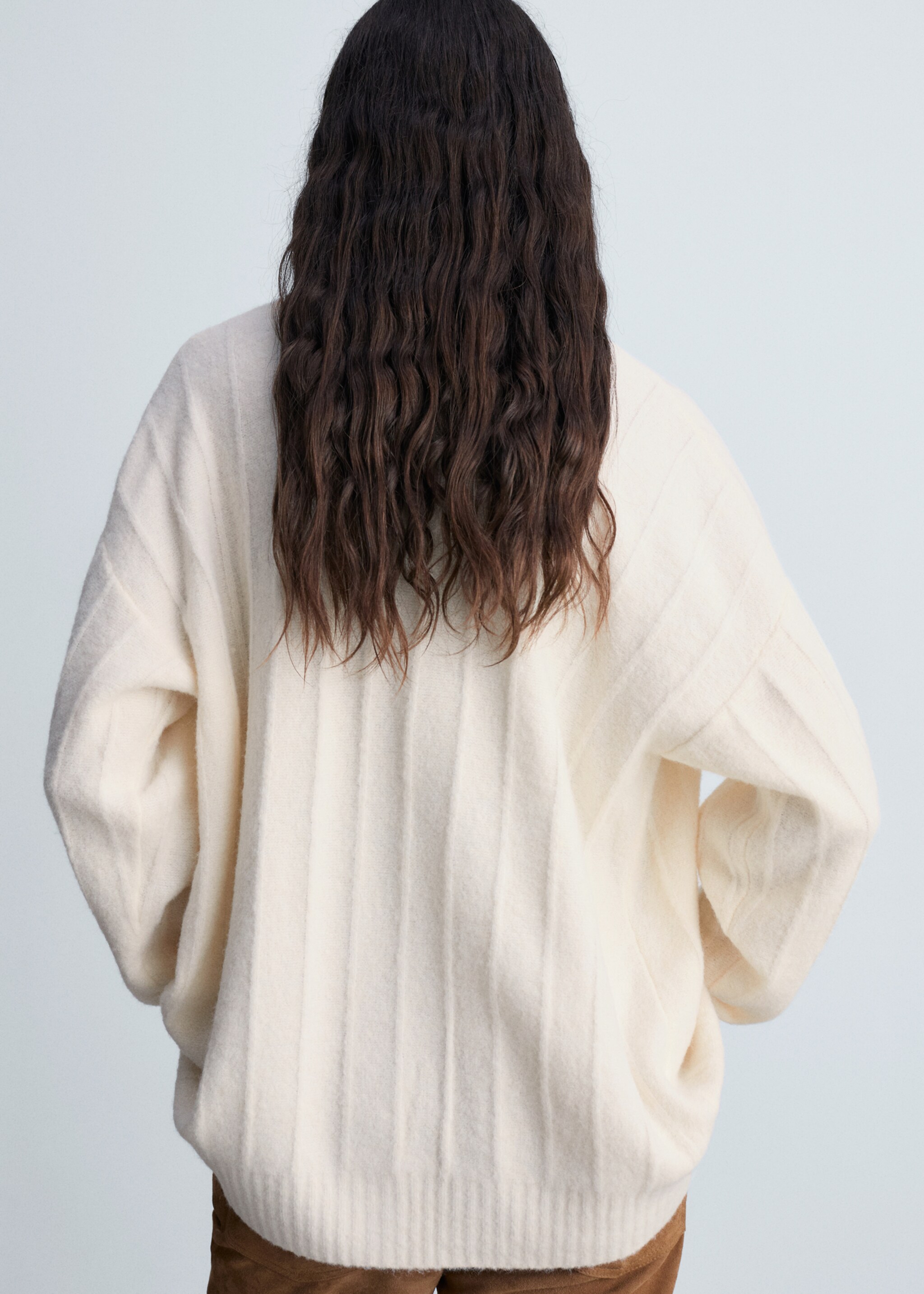 Buttoned long cardigan - Reverse of the article, Ecru. Ref: 87040282-00.