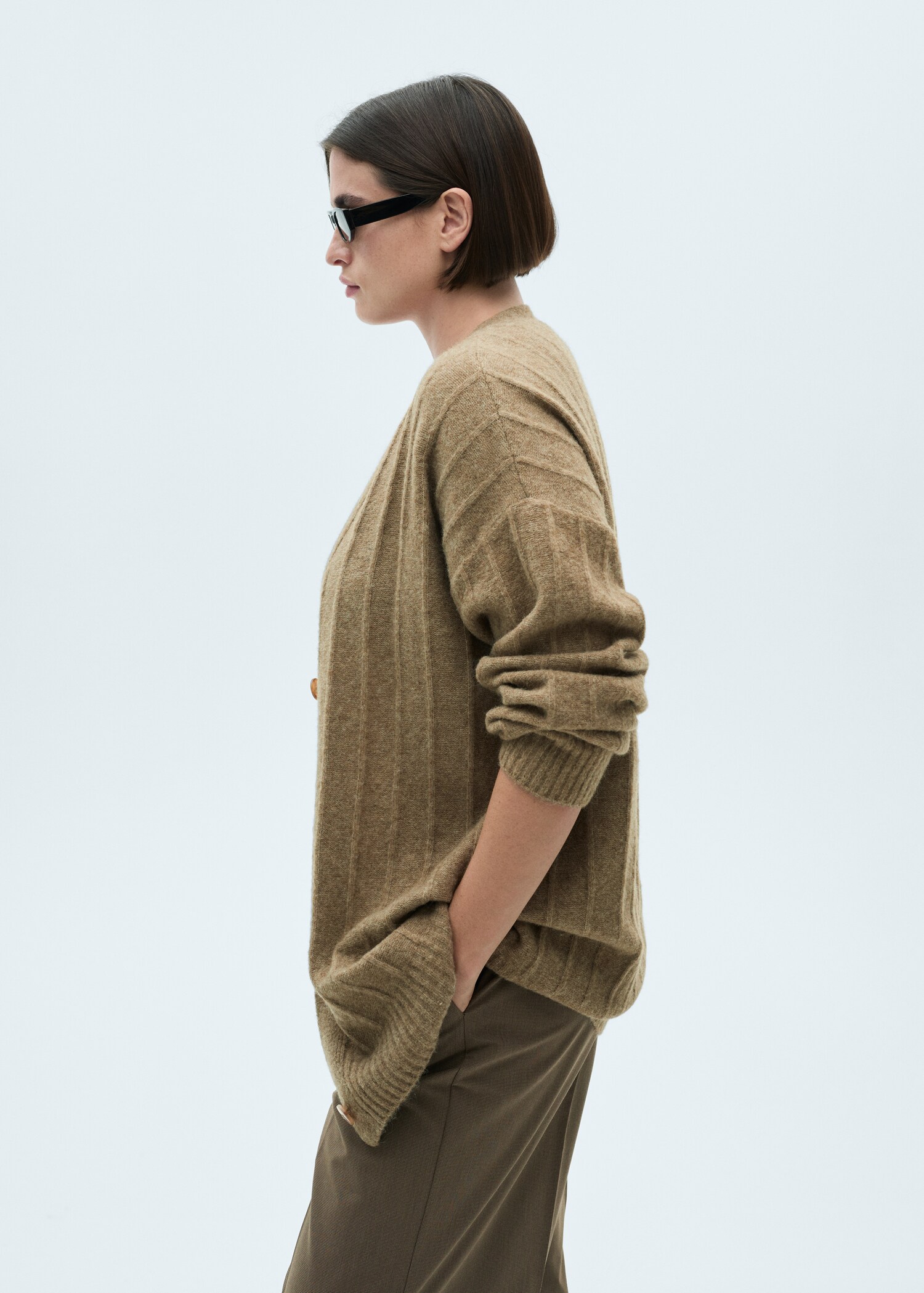 Buttoned long cardigan - Details of the article 5