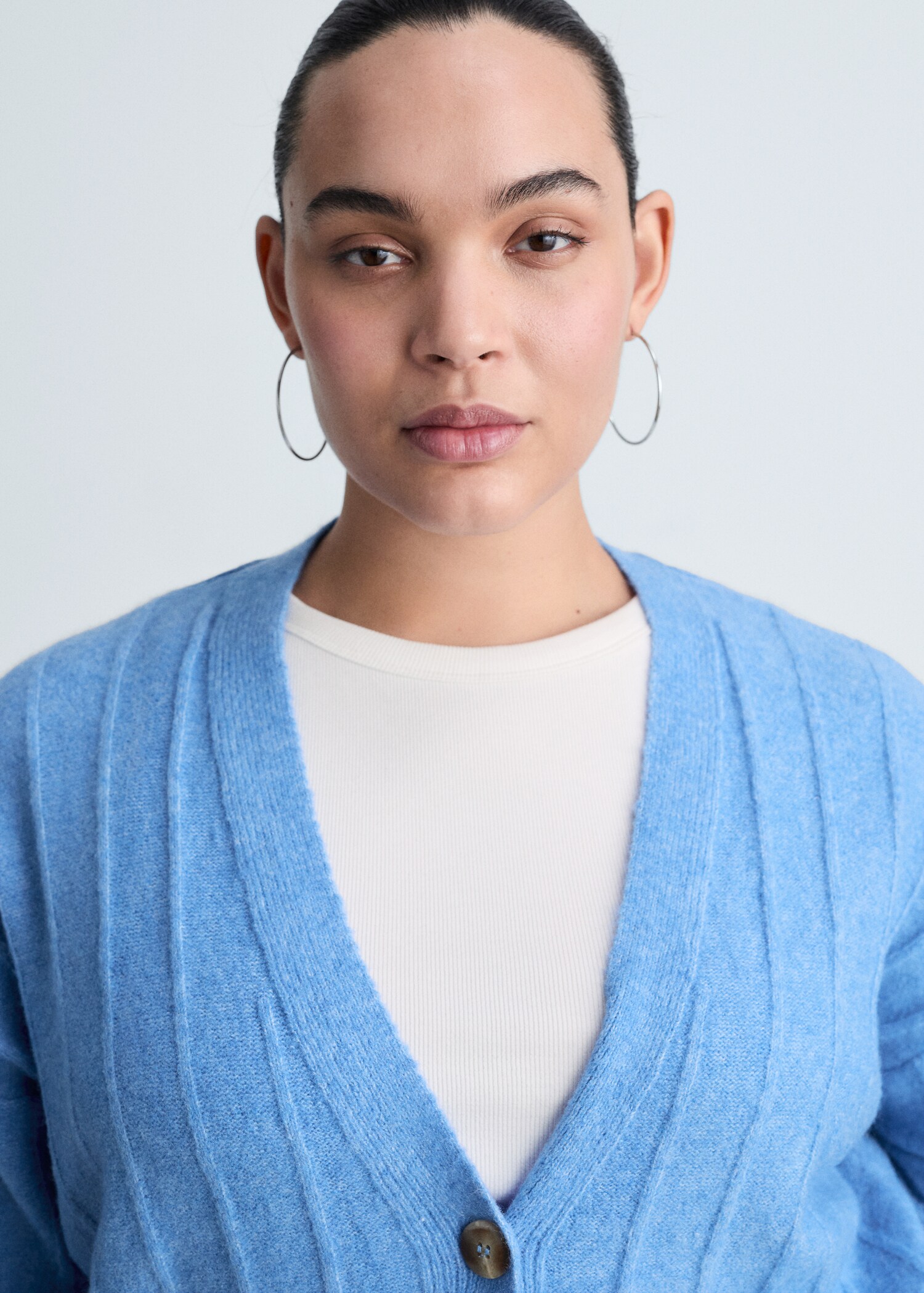 Buttoned long cardigan - Details of the article 4