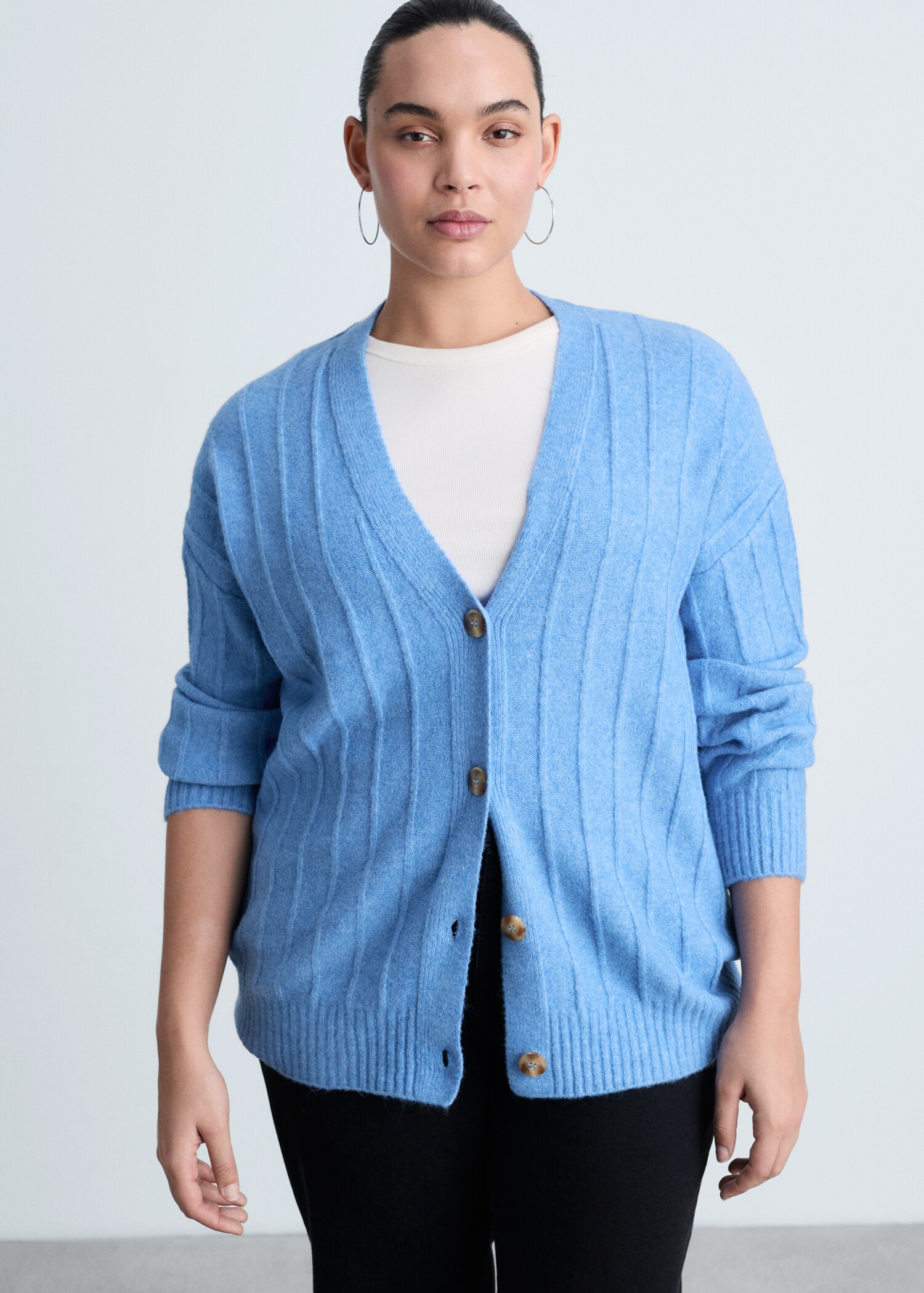 Buttoned long cardigan - Details of the article 5