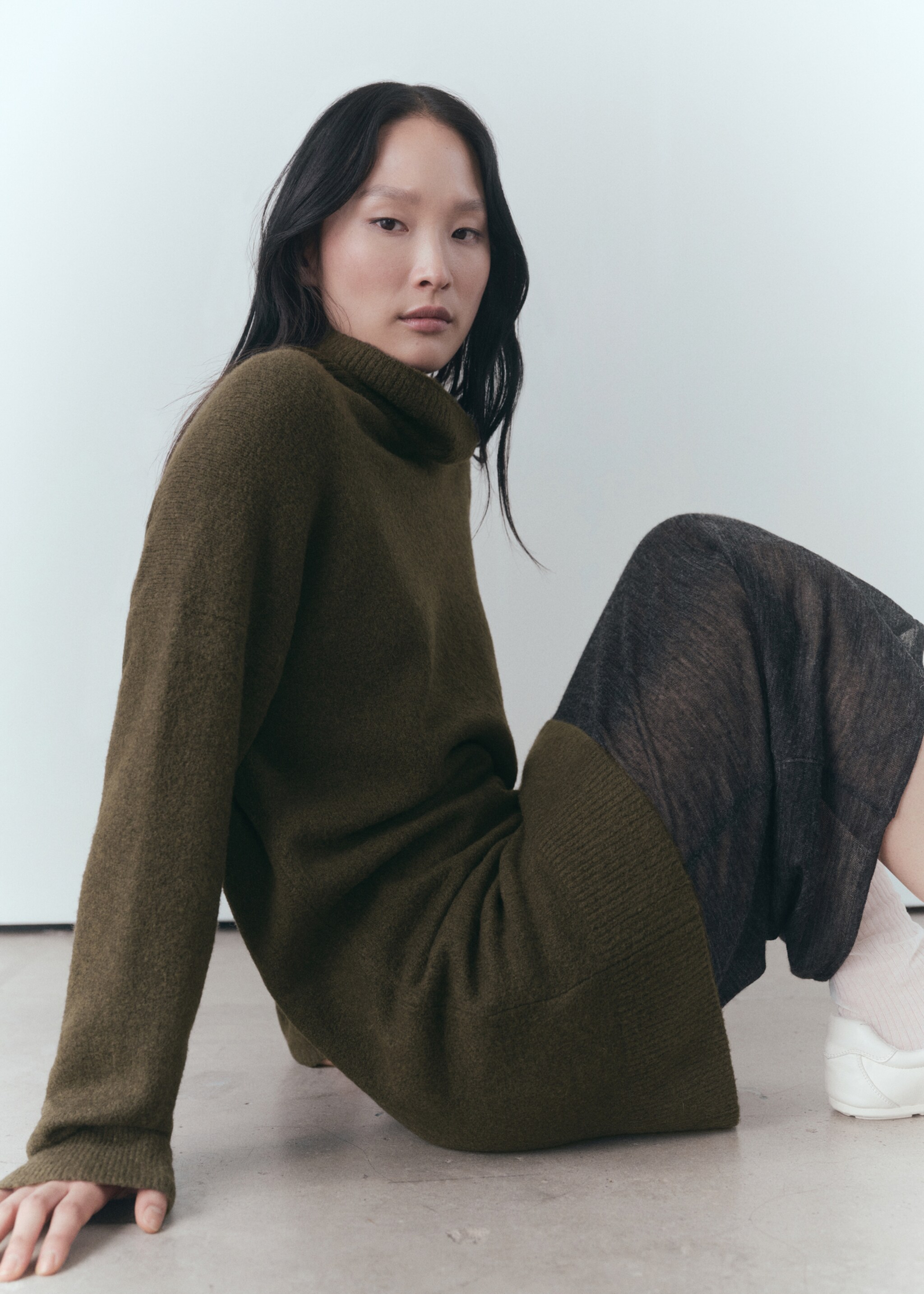 Knitted turtleneck dress - Details of the article 2, Khaki. Ref: 87040284-00.