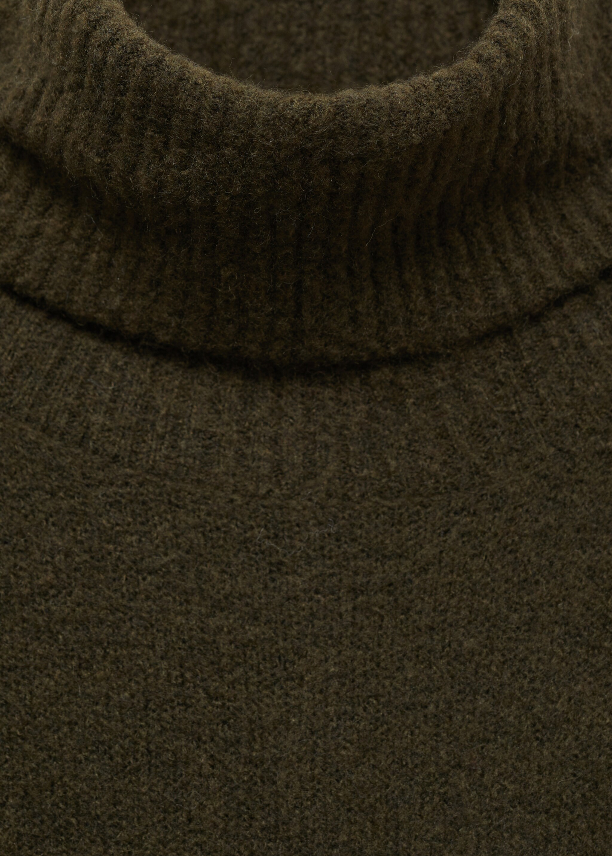 Knitted turtleneck dress - Details of the article 8, Khaki. Ref: 87040284-00.