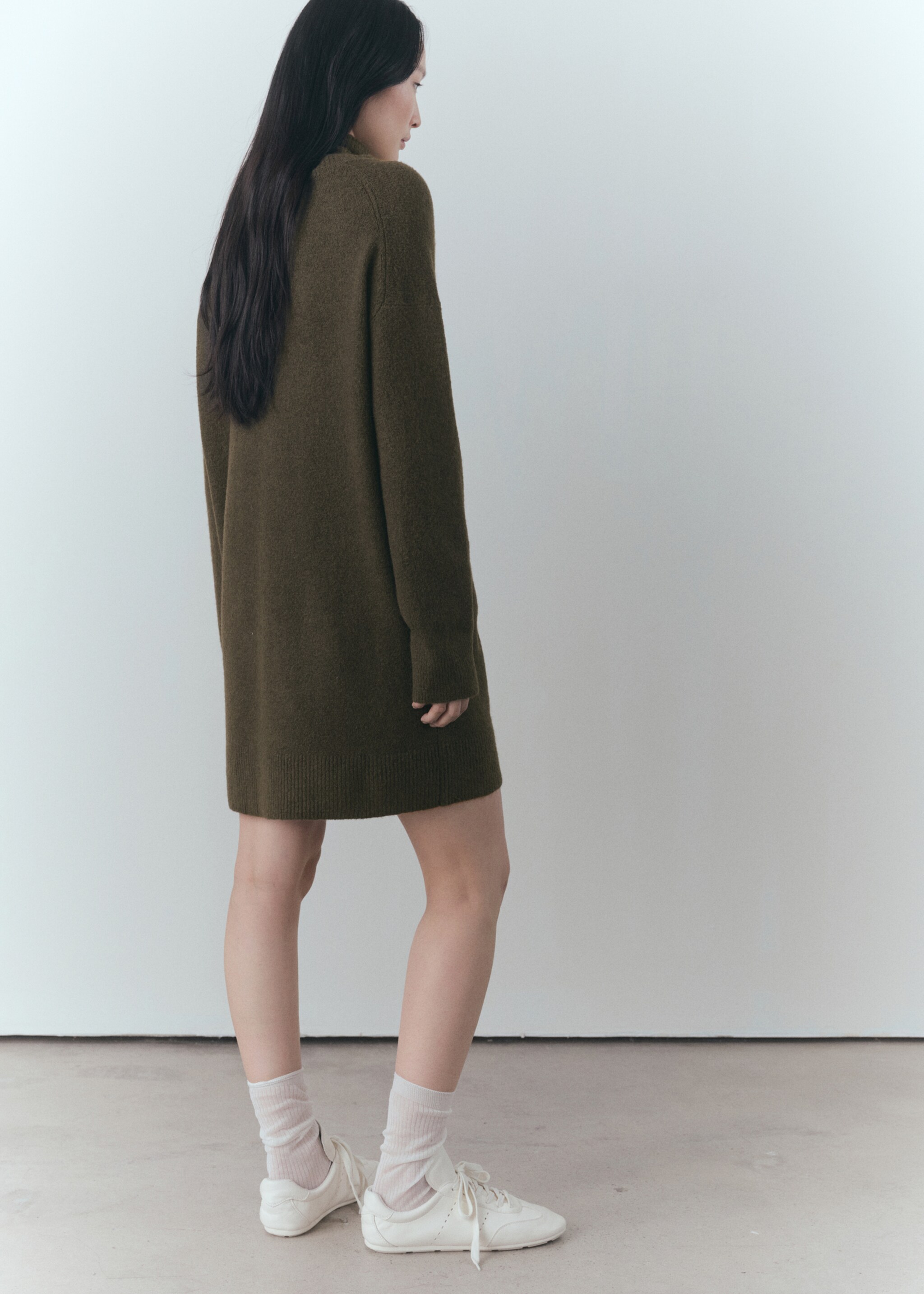 Knitted turtleneck dress - Reverse of the article, Khaki. Ref: 87040284-00.