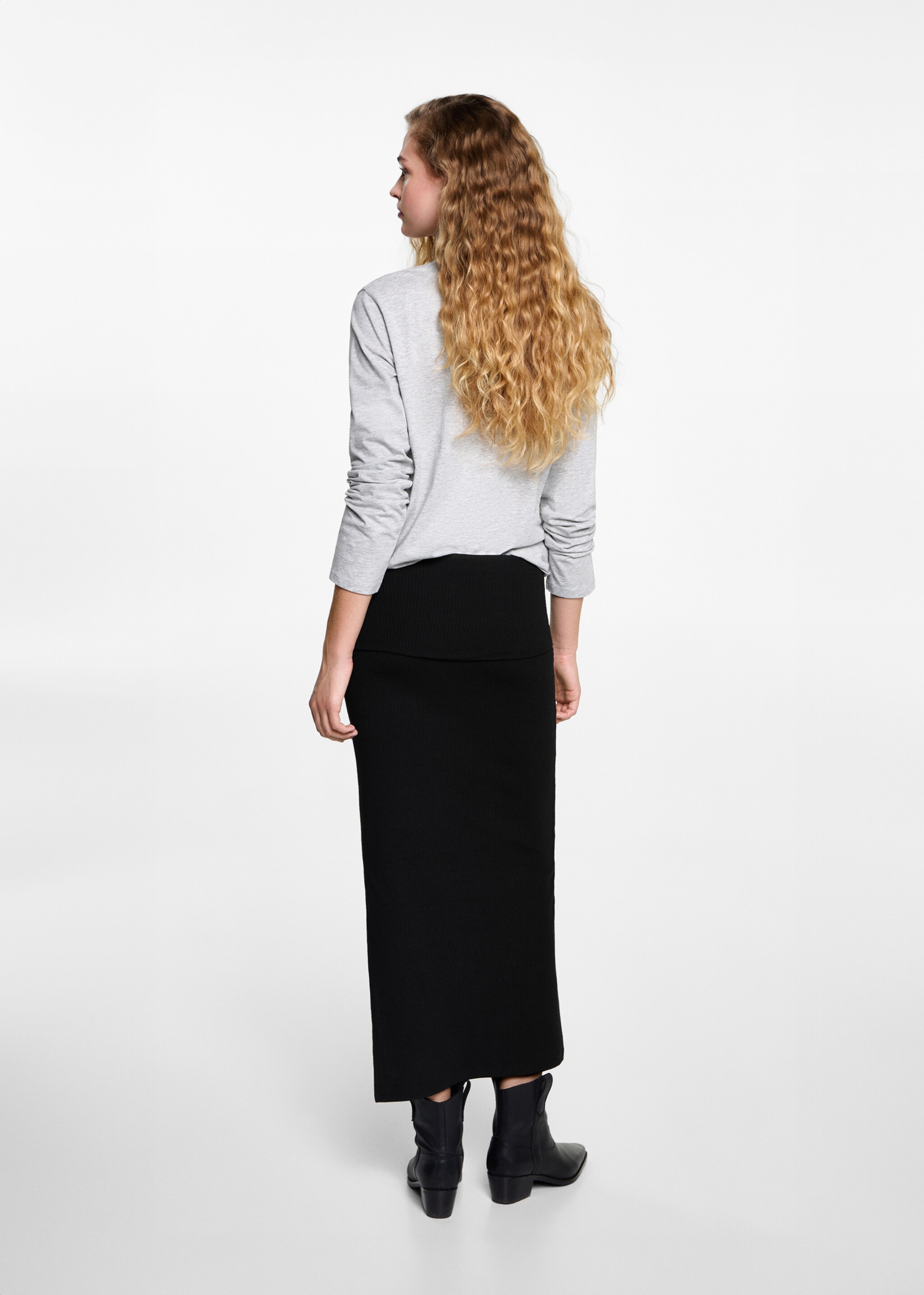 Long knitted skirt - Reverse of the article, Black. Ref: 87040301-00.