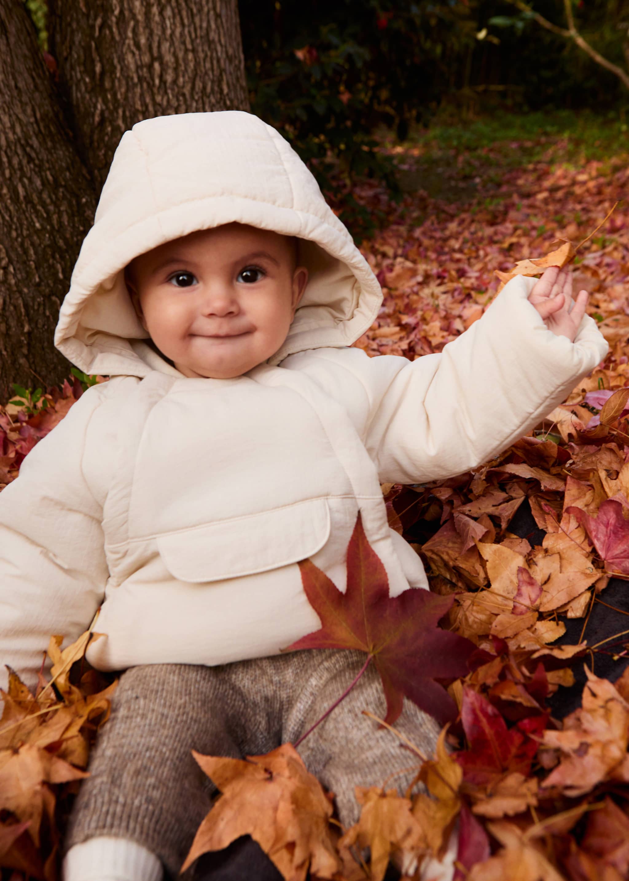 Kangaroo pocket quilted jacket - Details of the article 5, Ecru. Ref: 87040338-00.