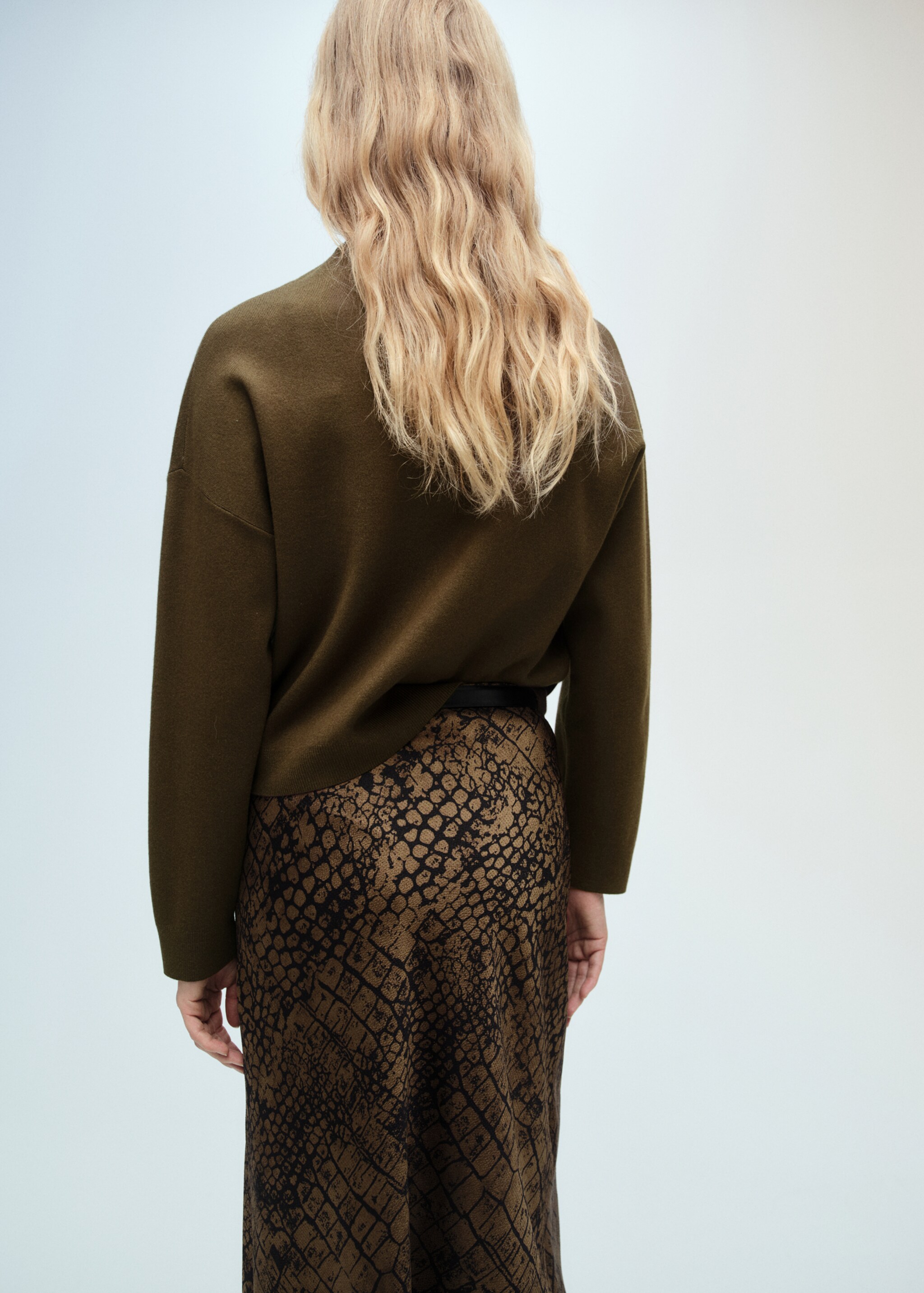 Πουλόβερ ψηλός γιακάς φερμουάρ - Πίσω όψη προϊόντος, Χακί. Ref: 87040352-00.