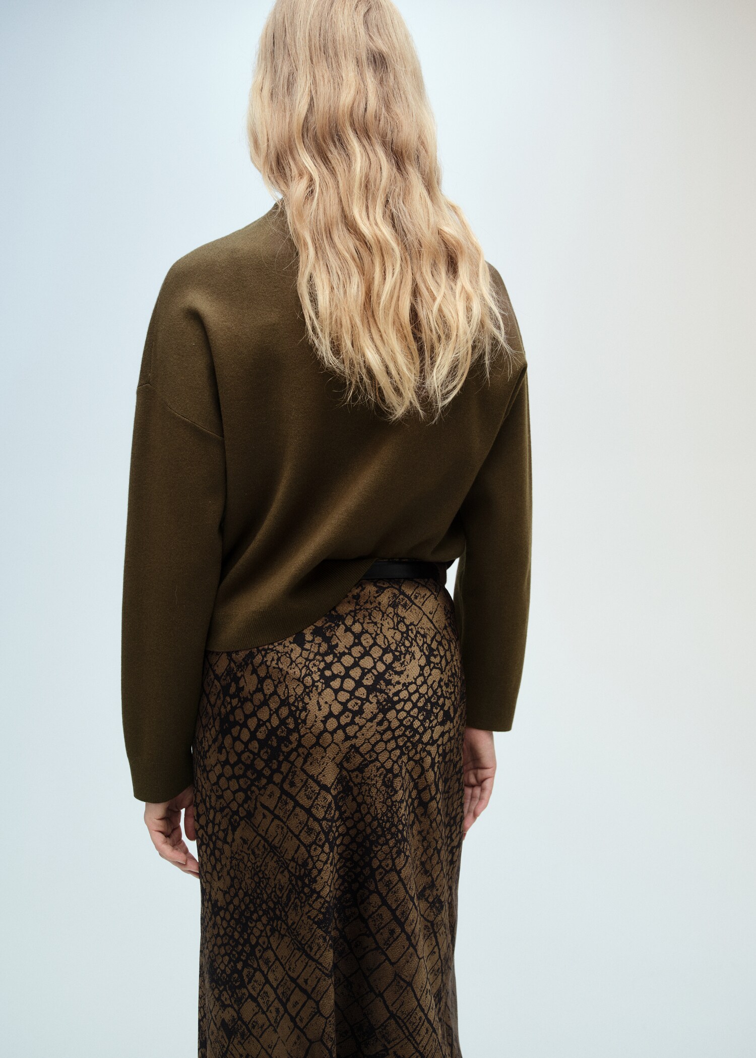 Perkins-neck sweater with zip - Reverse of the article