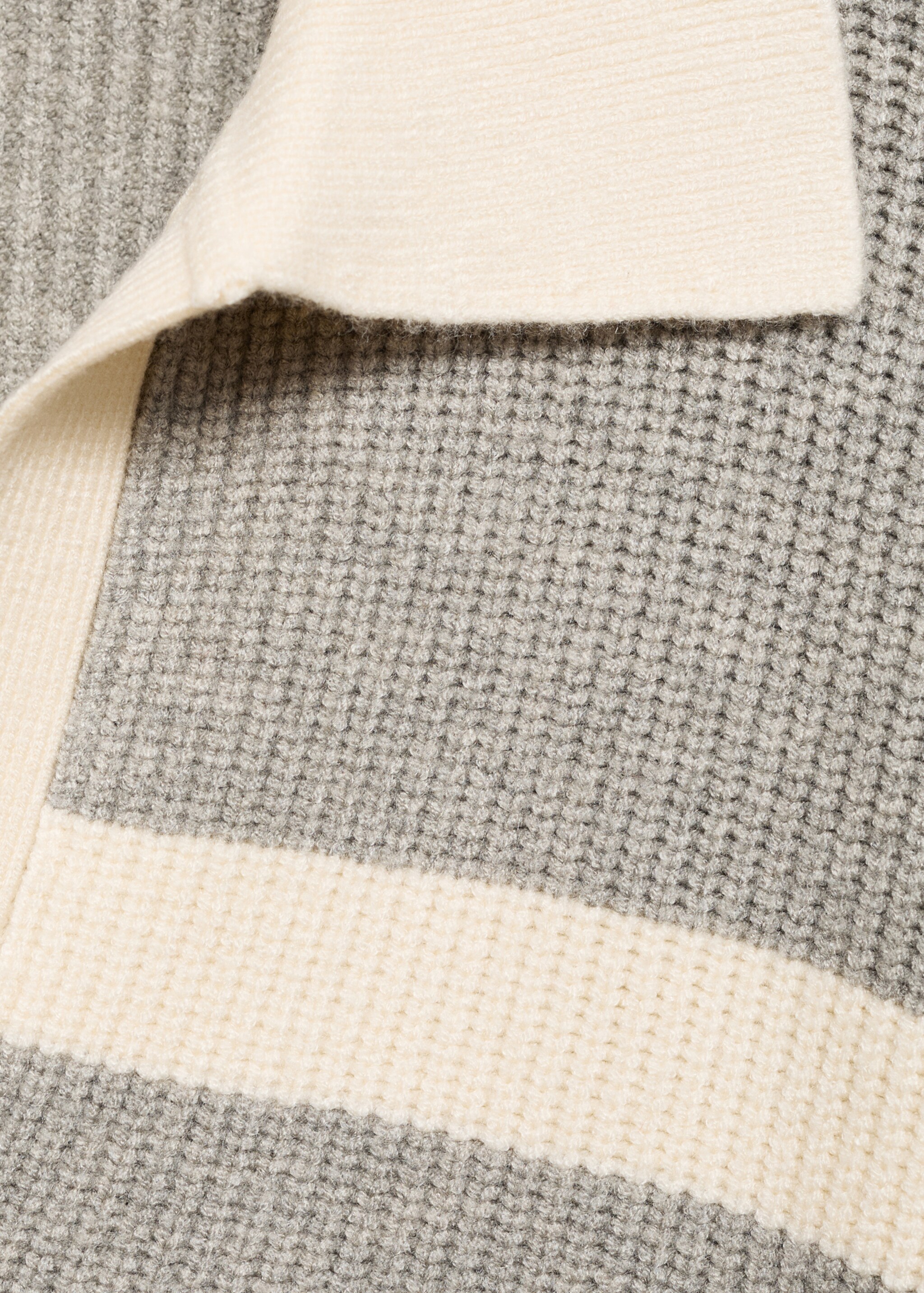 Strickpullover mit Poloshirt-Kragen - Detail des Artikels 8, Grau. Ref: 87040357-00.