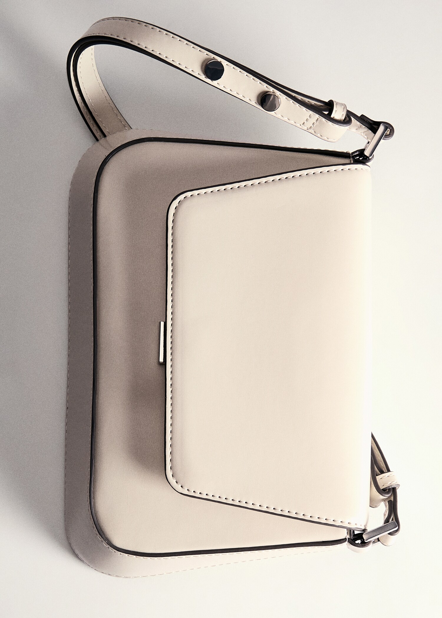 Shoulder bag with strap - Details of the article 5