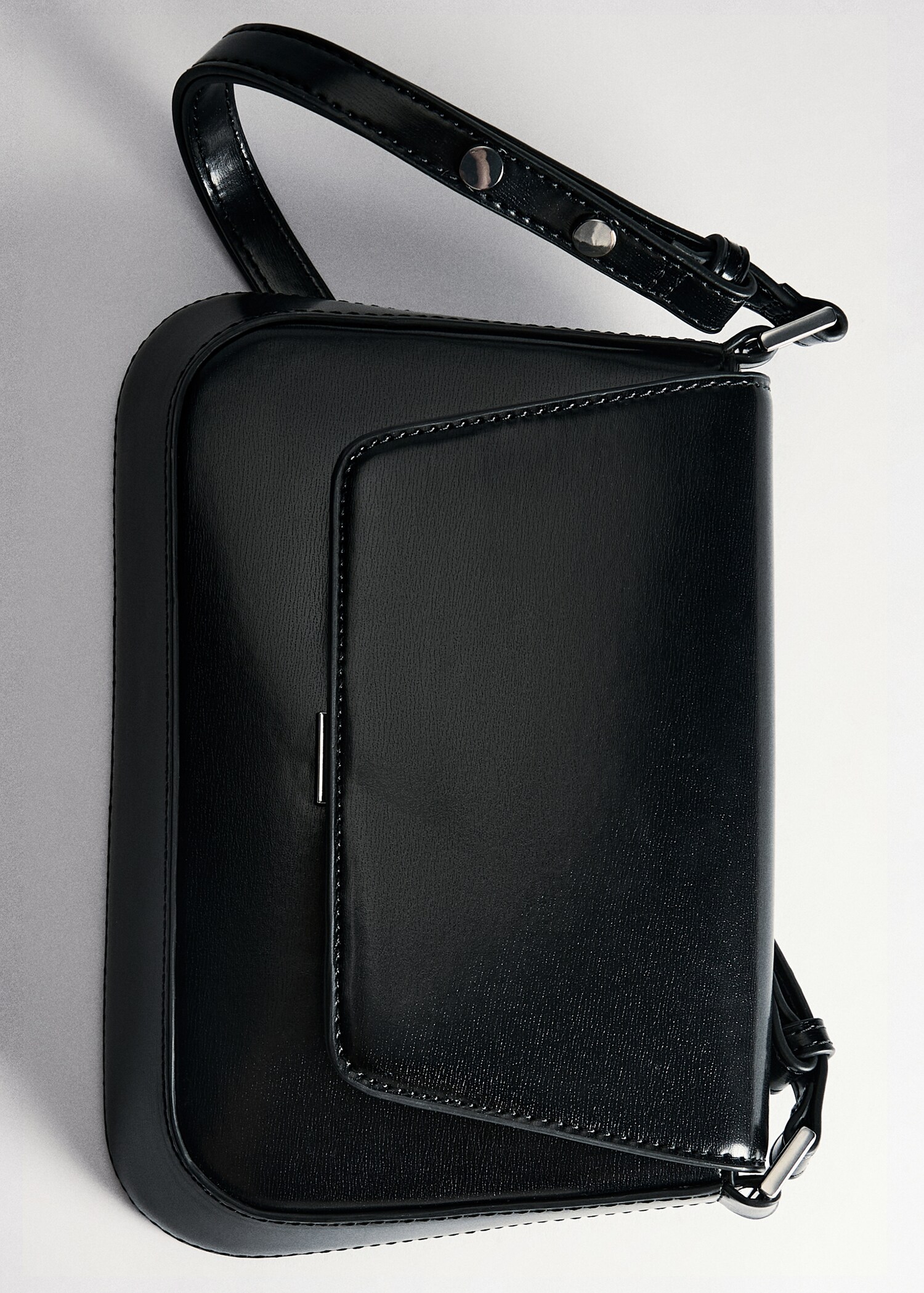 Shoulder bag with strap - Details of the article 5
