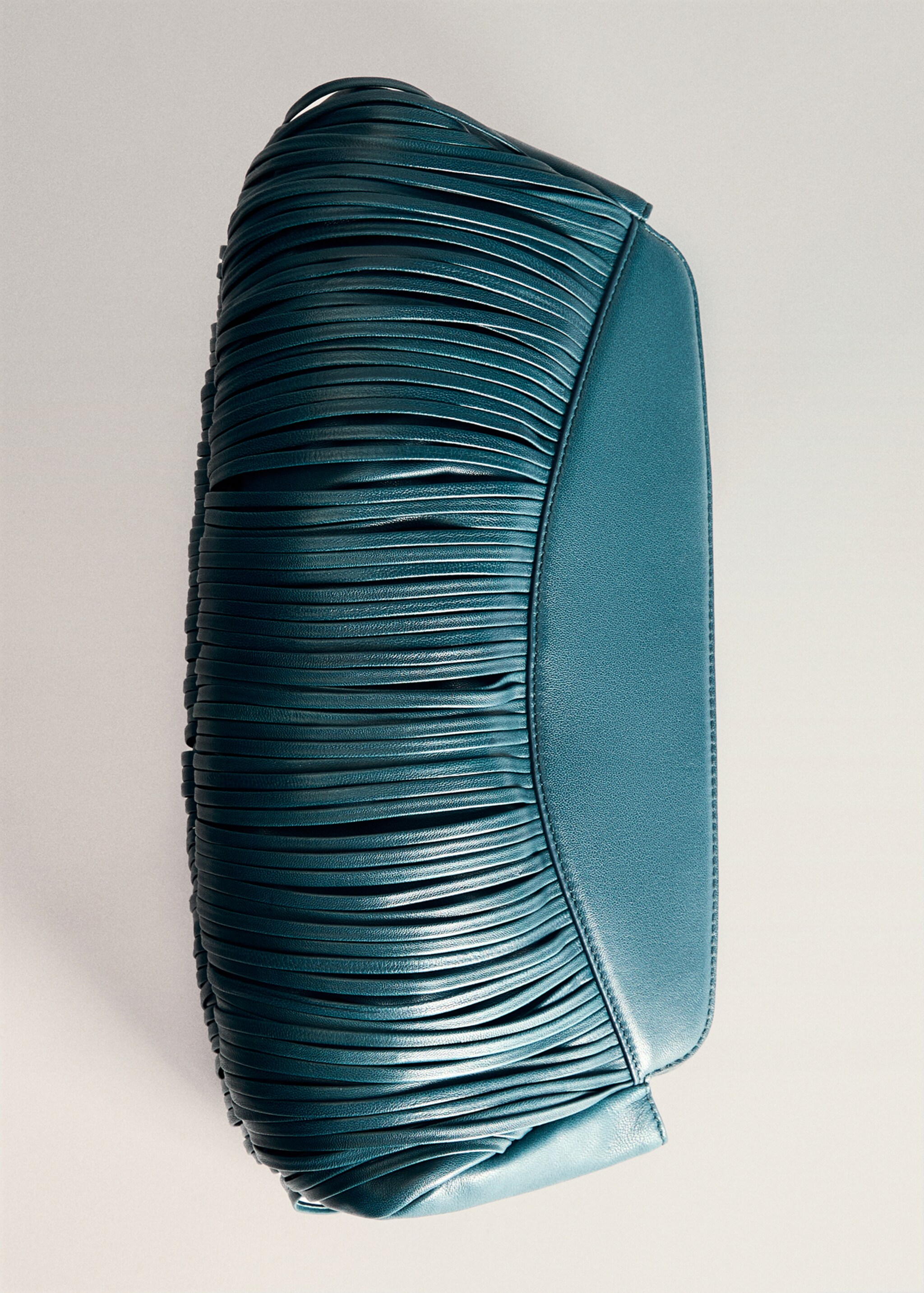 Leather handbag - Details of the article 5, Prussian Blue. Ref: 87040421-00.