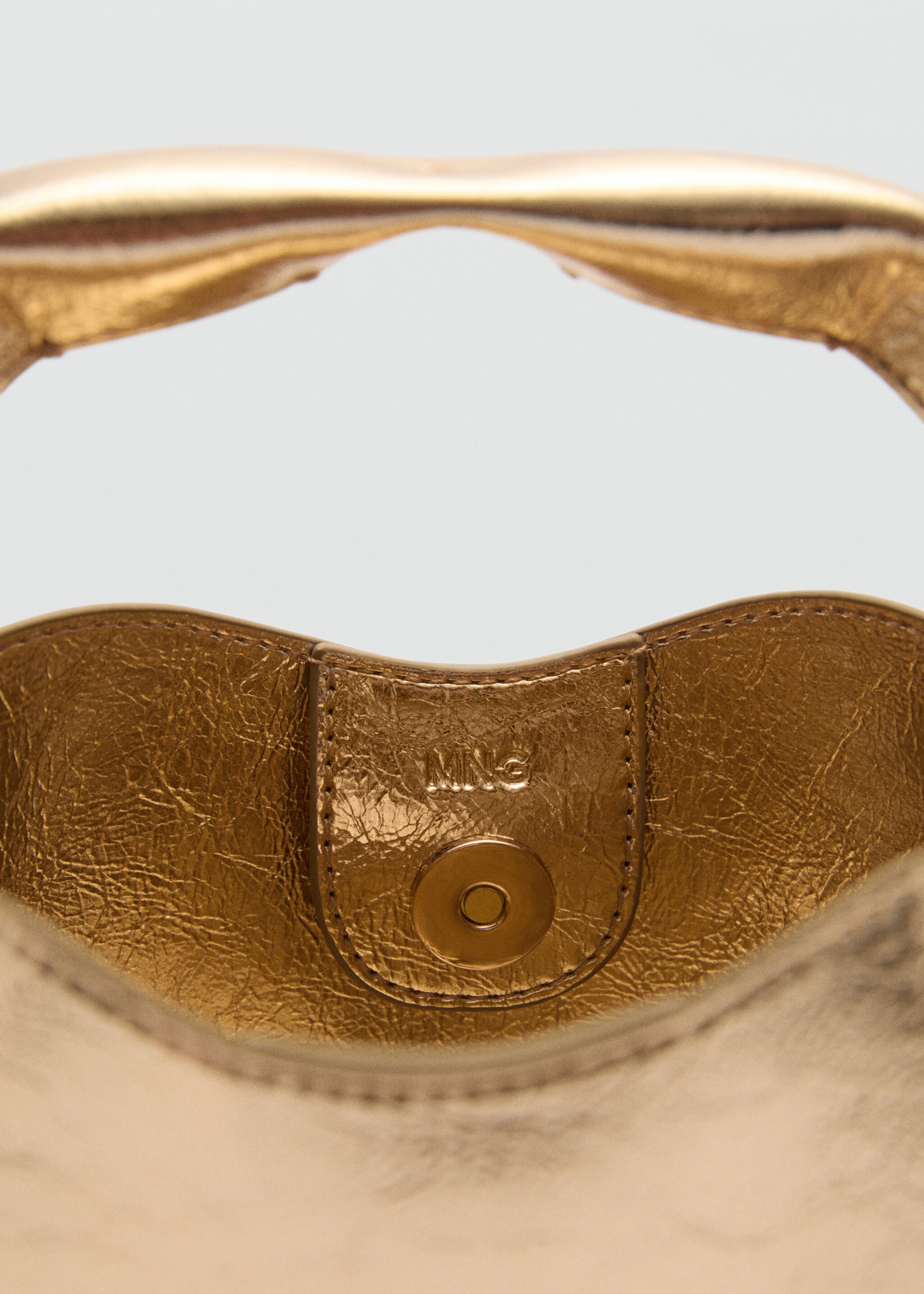 Kabelka do ruky s metalickým efektem - Detail zboží 2, Zlatá. Ref: 87040426-00.