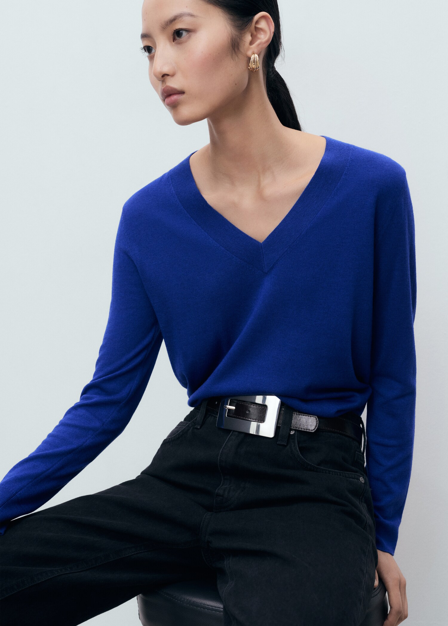 V-neck knit sweater - Details of the article 1