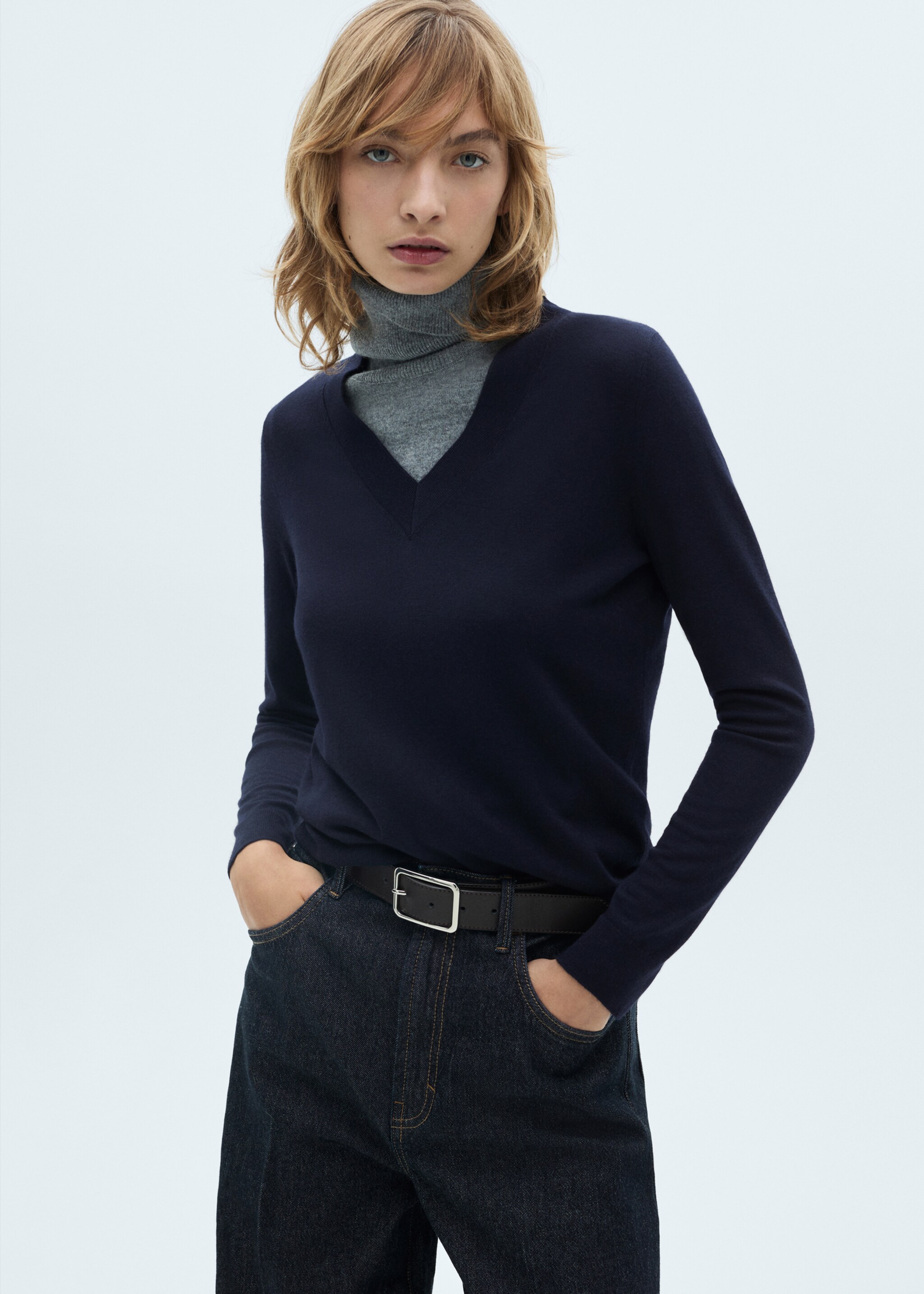 V-neck knit sweater - Medium plane, Dark Navy. Ref: 87040433-00.