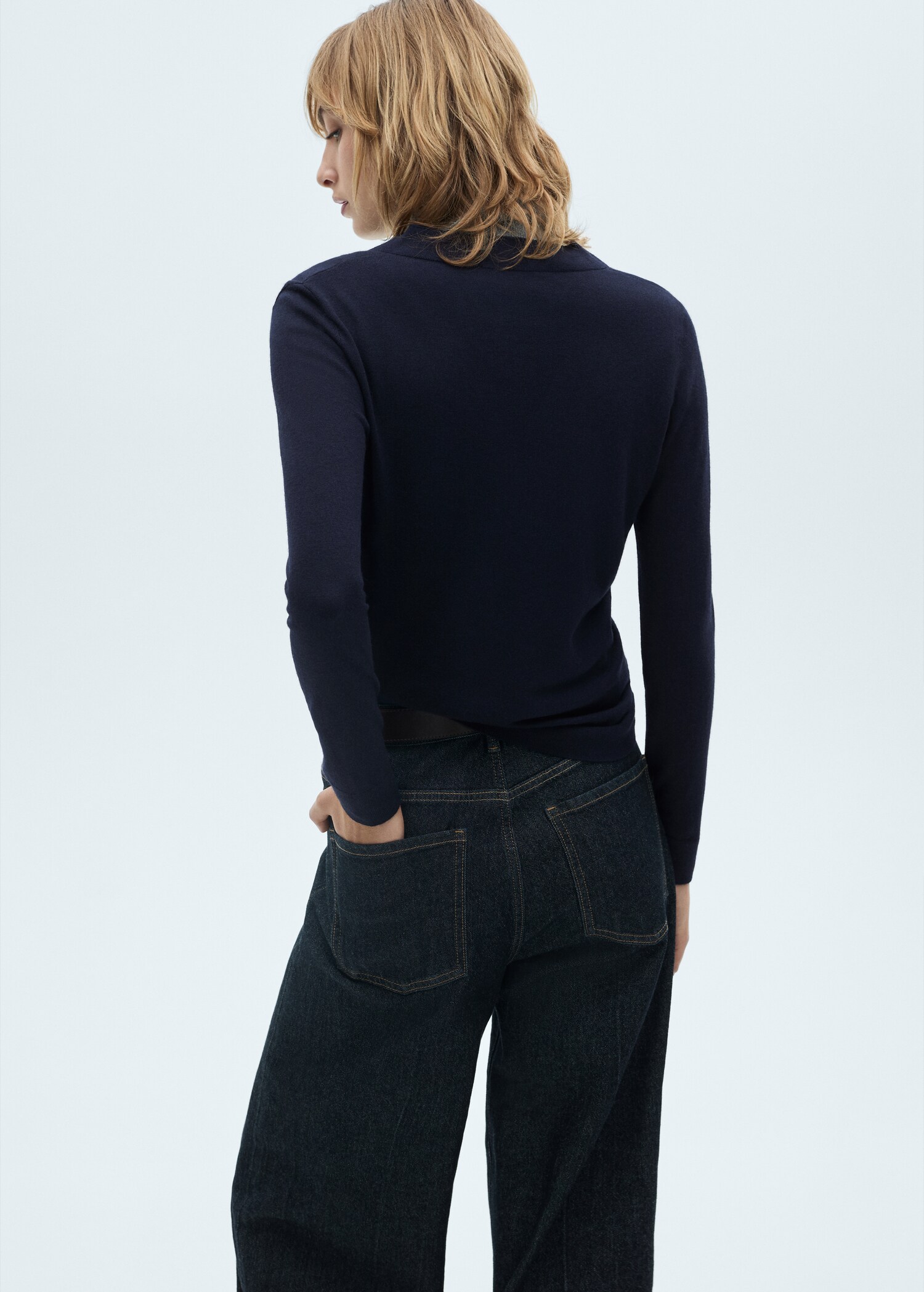 V-neck knit sweater - Reverse of the article