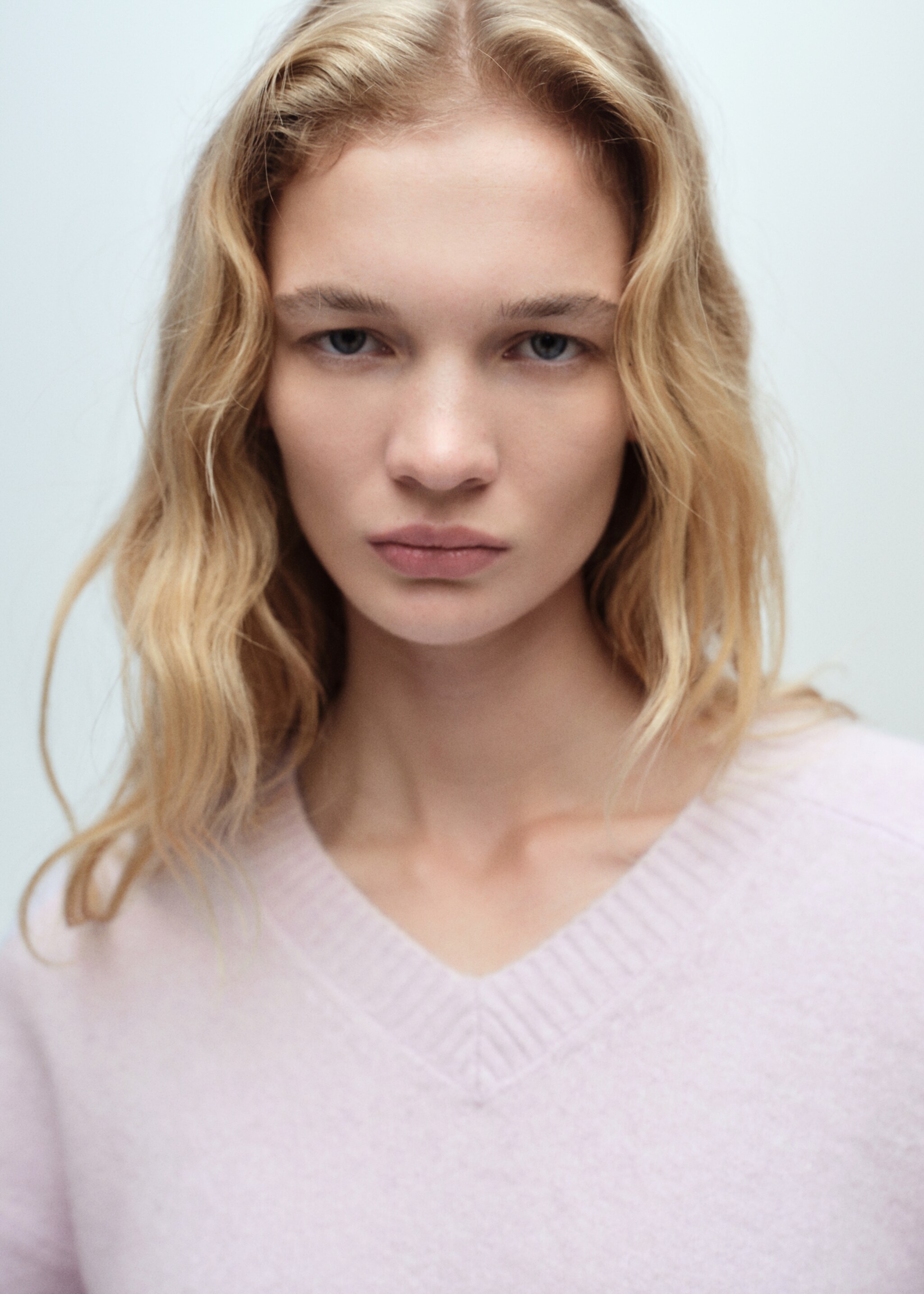 V-neck knit sweater - Details of the article 1, Light/Pastel Purple. Ref: 87040437-00.