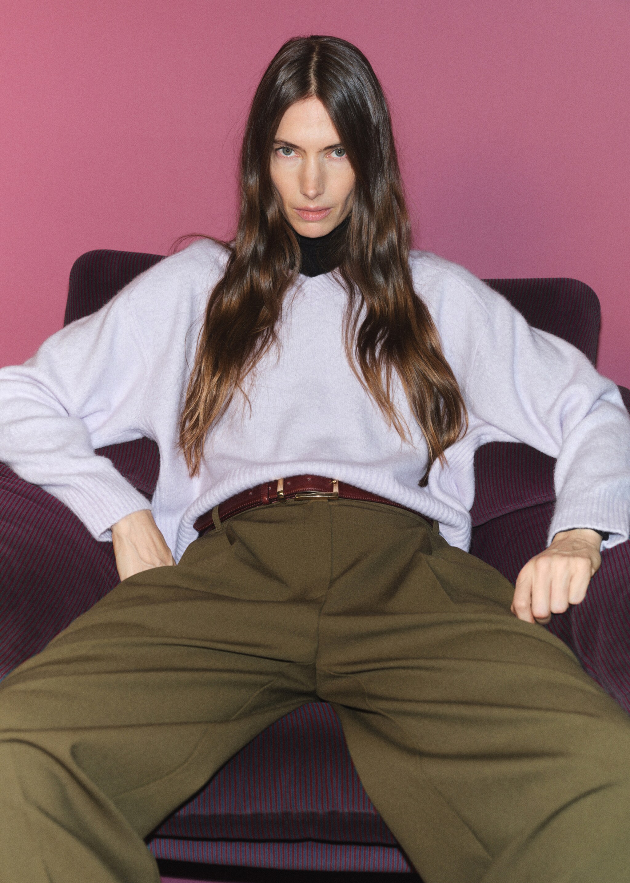 V-neck knit sweater - Details of the article 6, Light/Pastel Purple. Ref: 87040437-00.