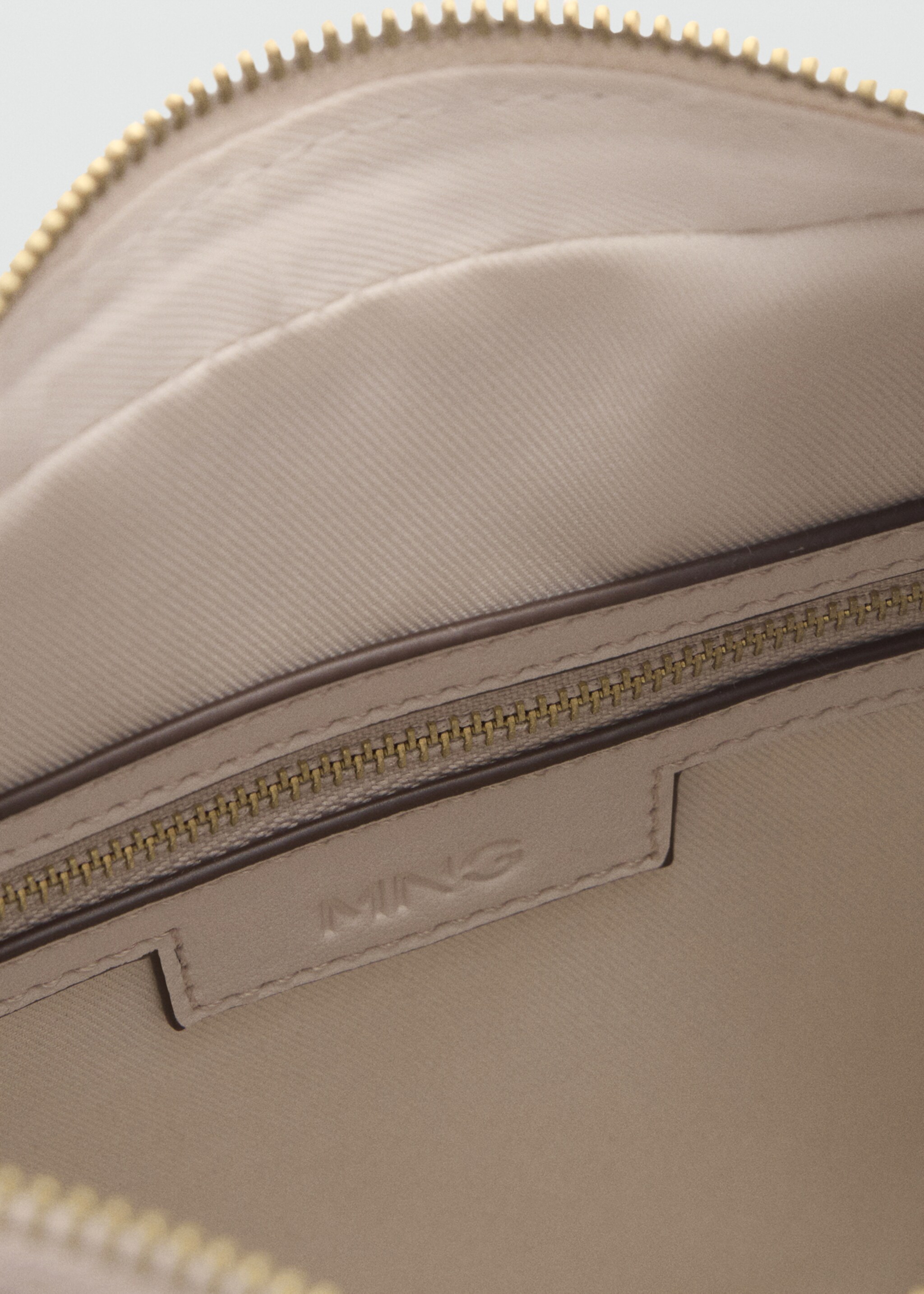 Ovale Schultertasche - Detail des Artikels 3, Cremeweiß. Ref: 87040445-00.